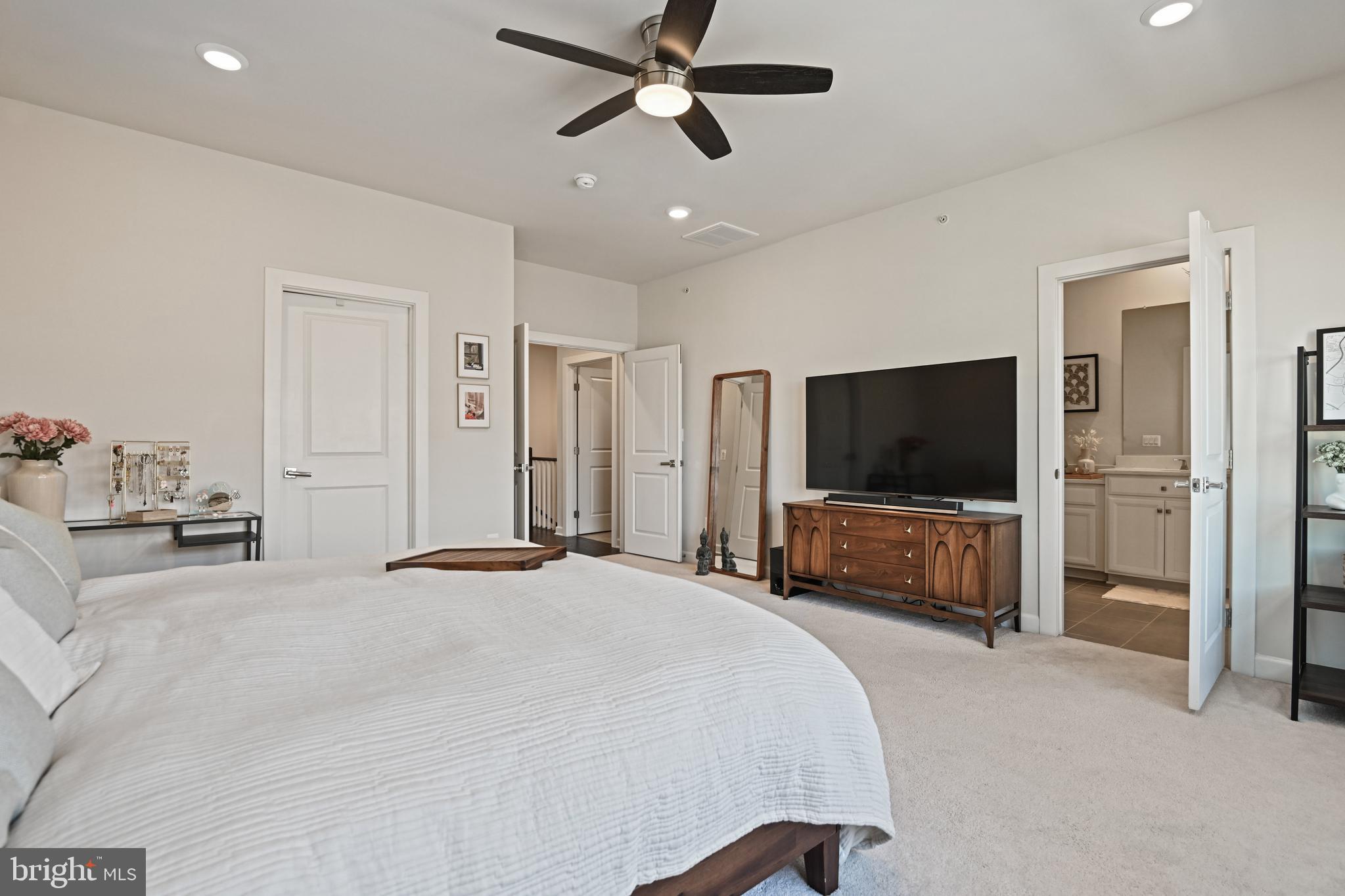 ONE LOUDOUN - Residential