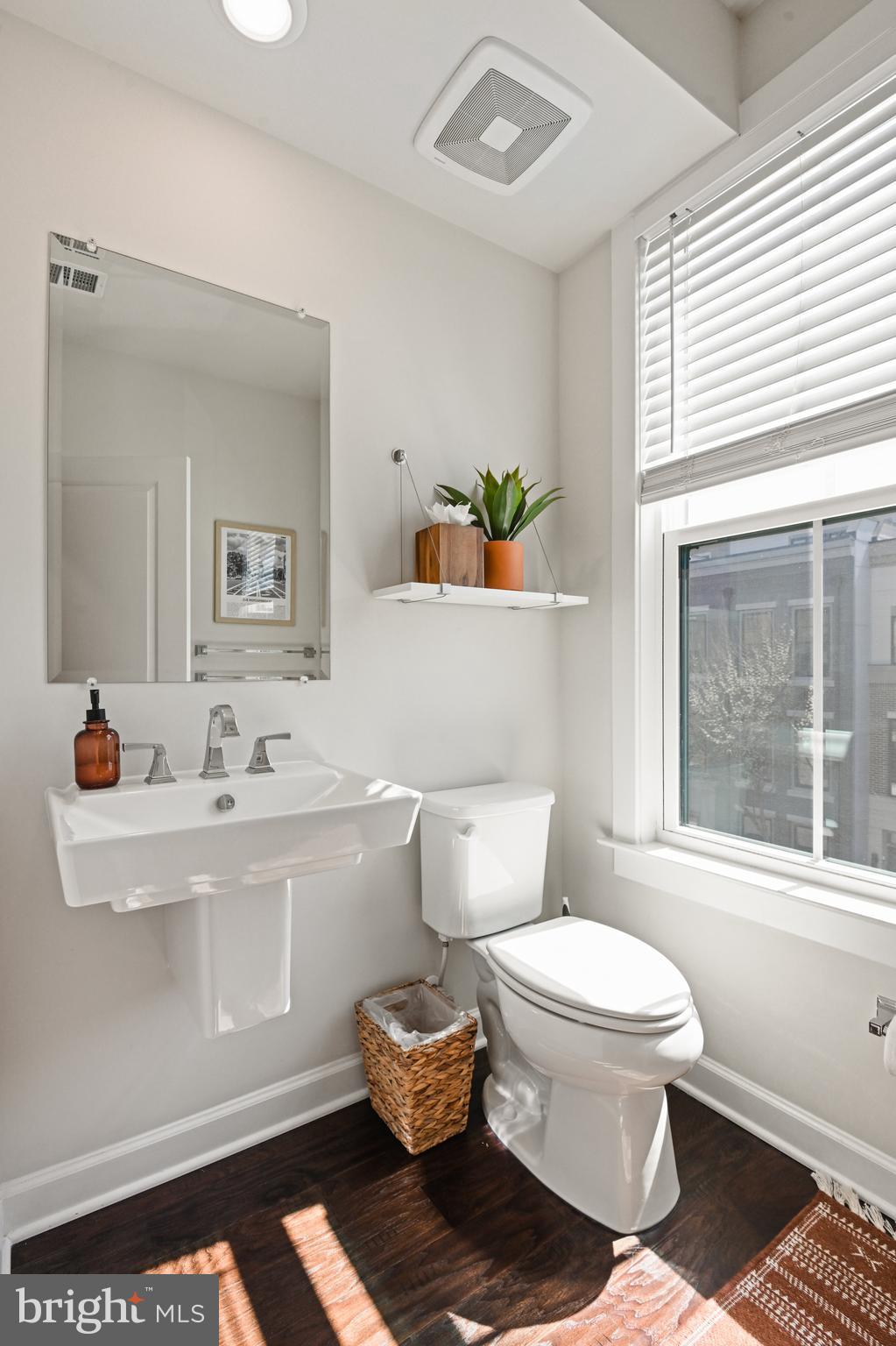 ONE LOUDOUN - Residential