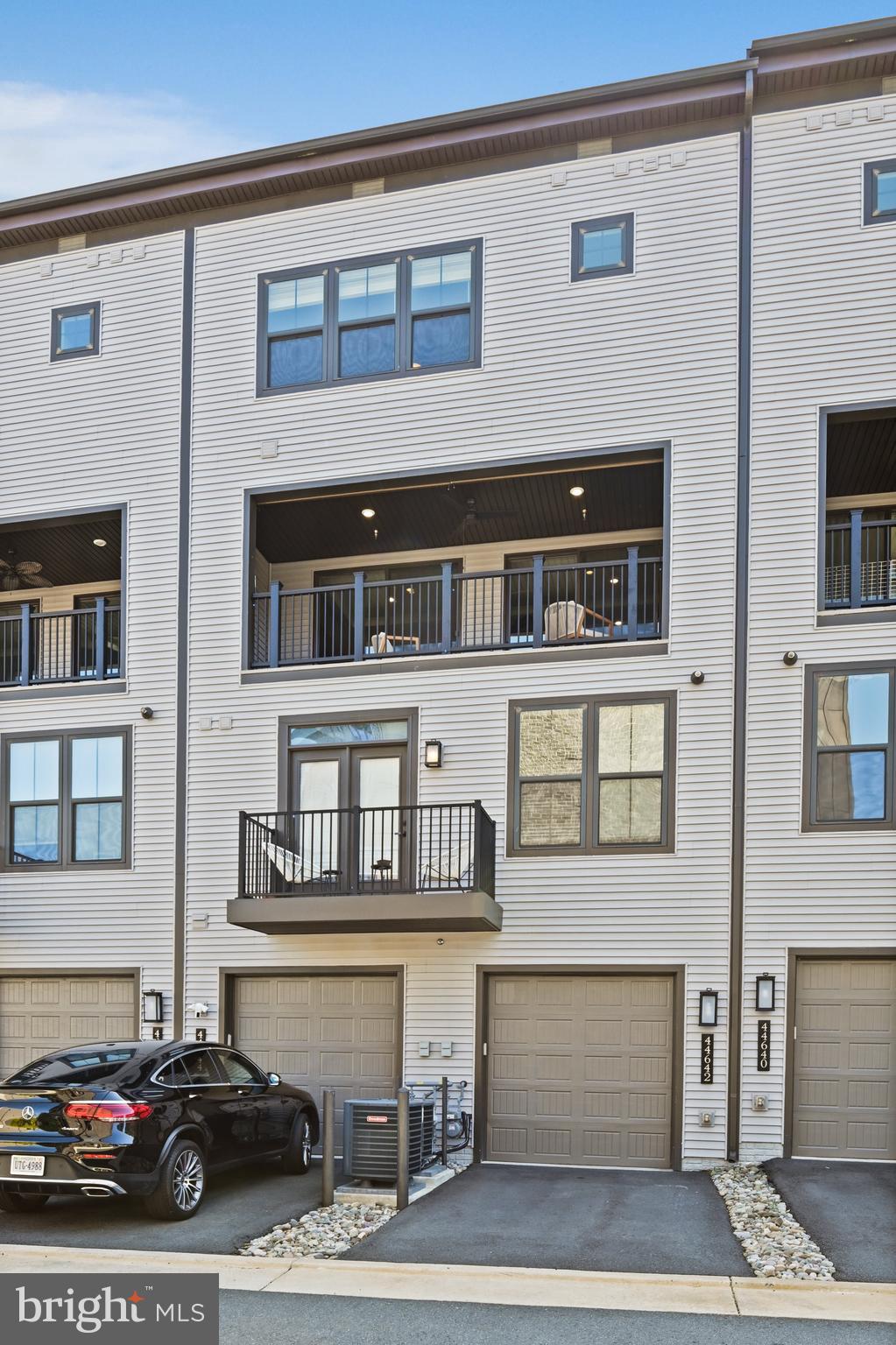 ONE LOUDOUN - Residential