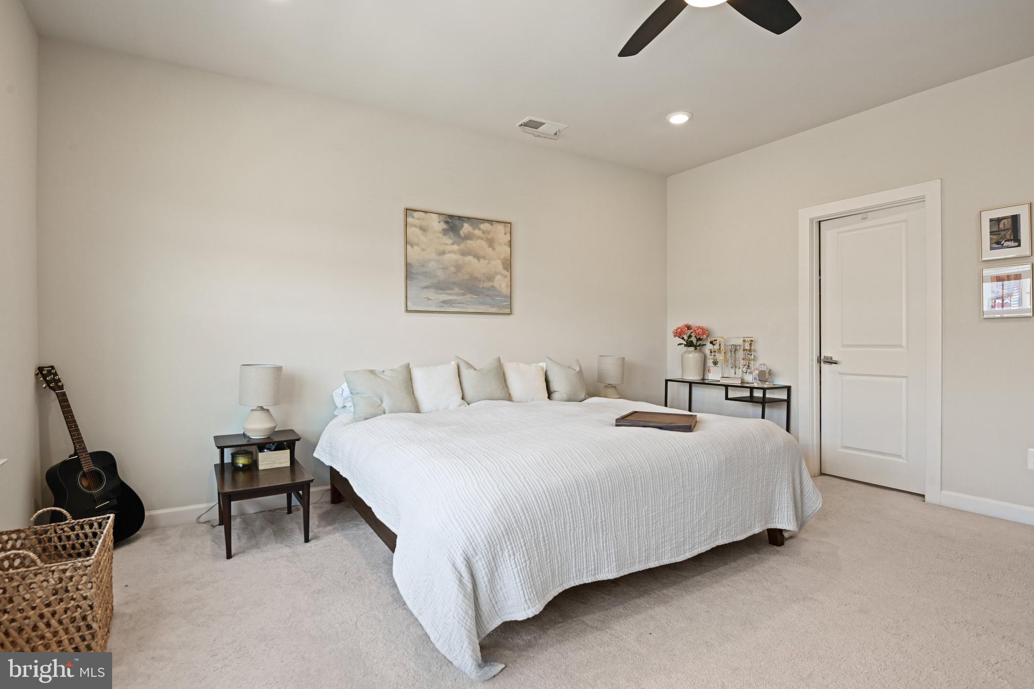 ONE LOUDOUN - Residential