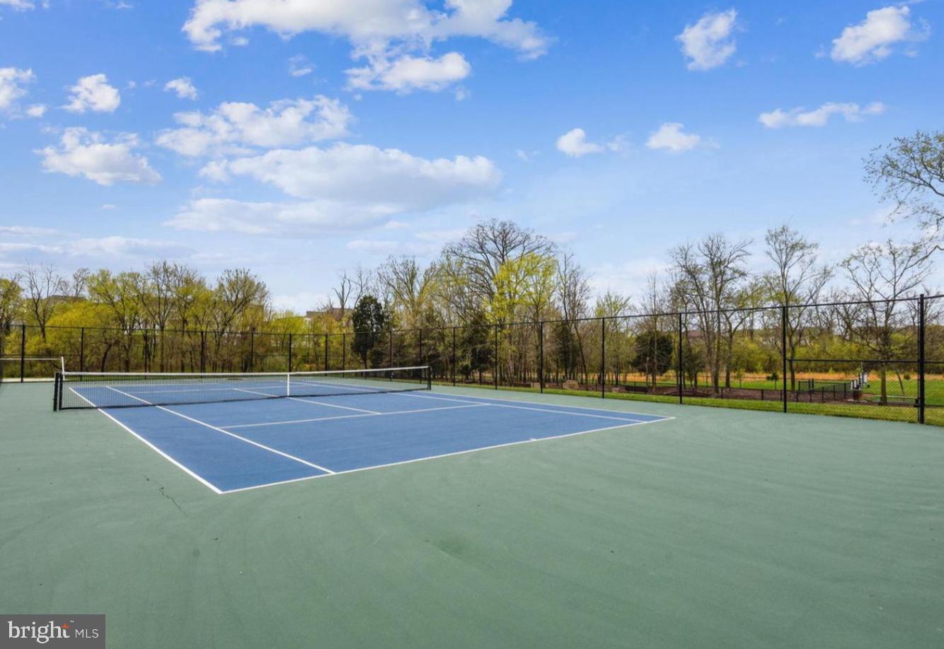 ONE LOUDOUN - Residential