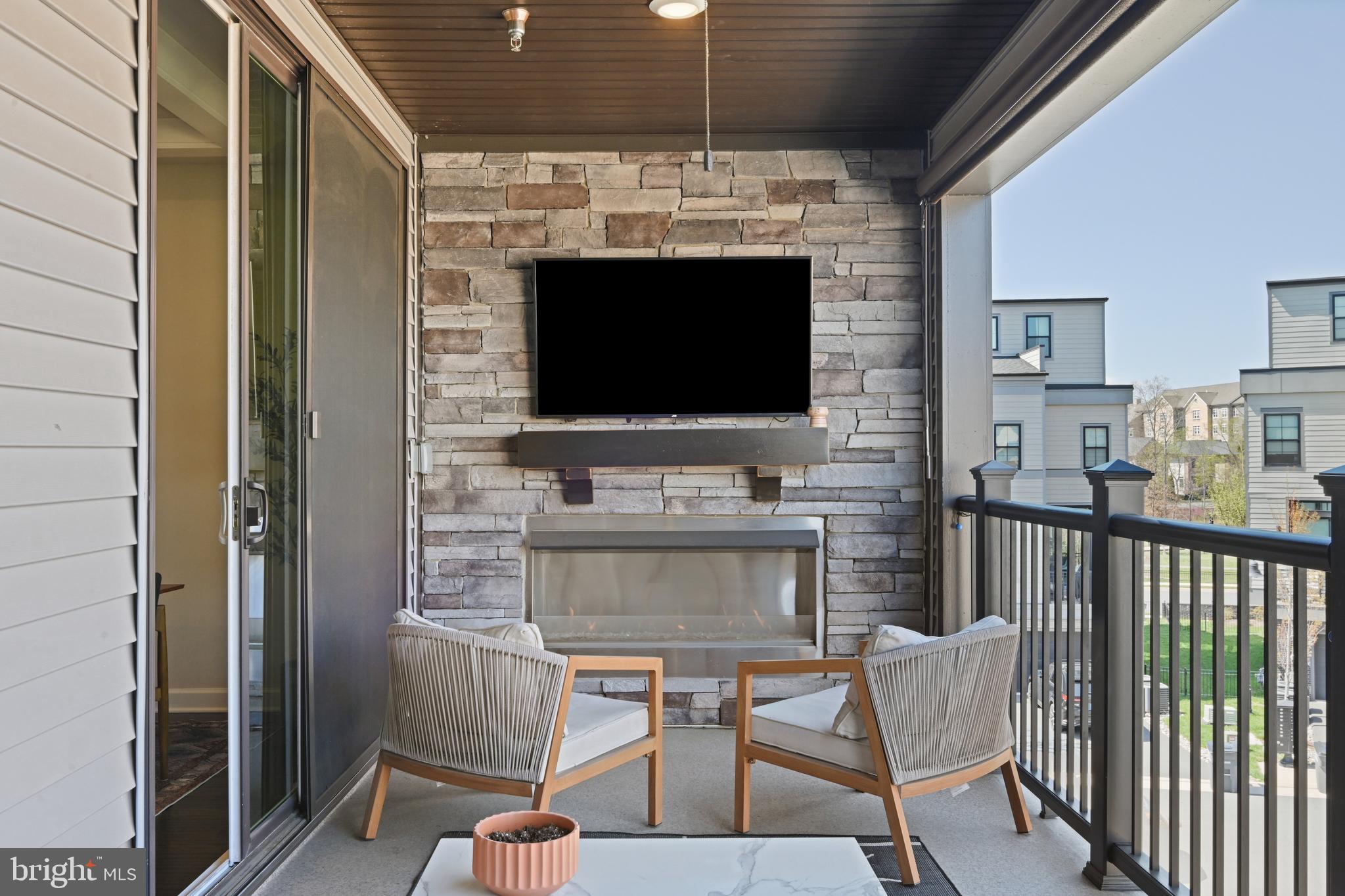 ONE LOUDOUN - Residential