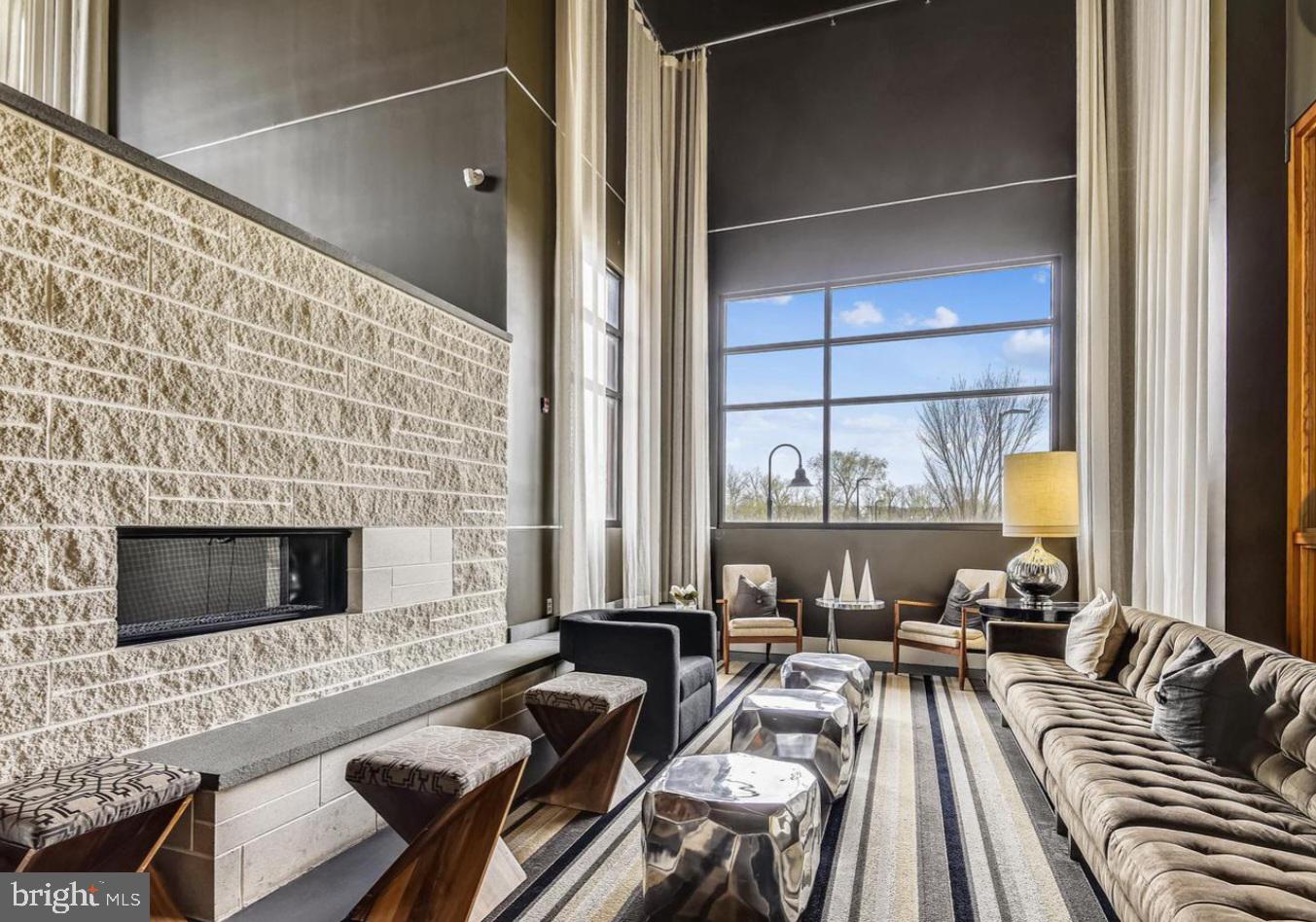 ONE LOUDOUN - Residential