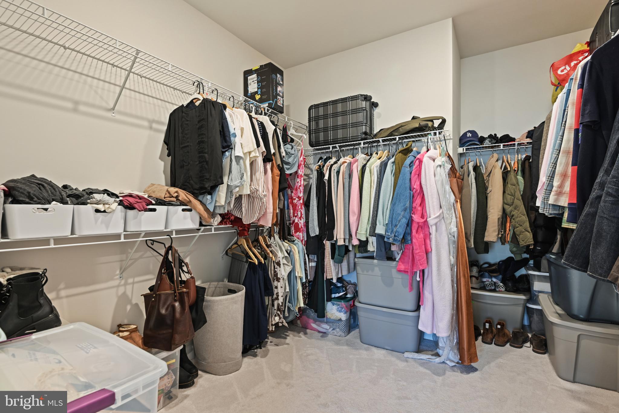 ONE LOUDOUN - Residential