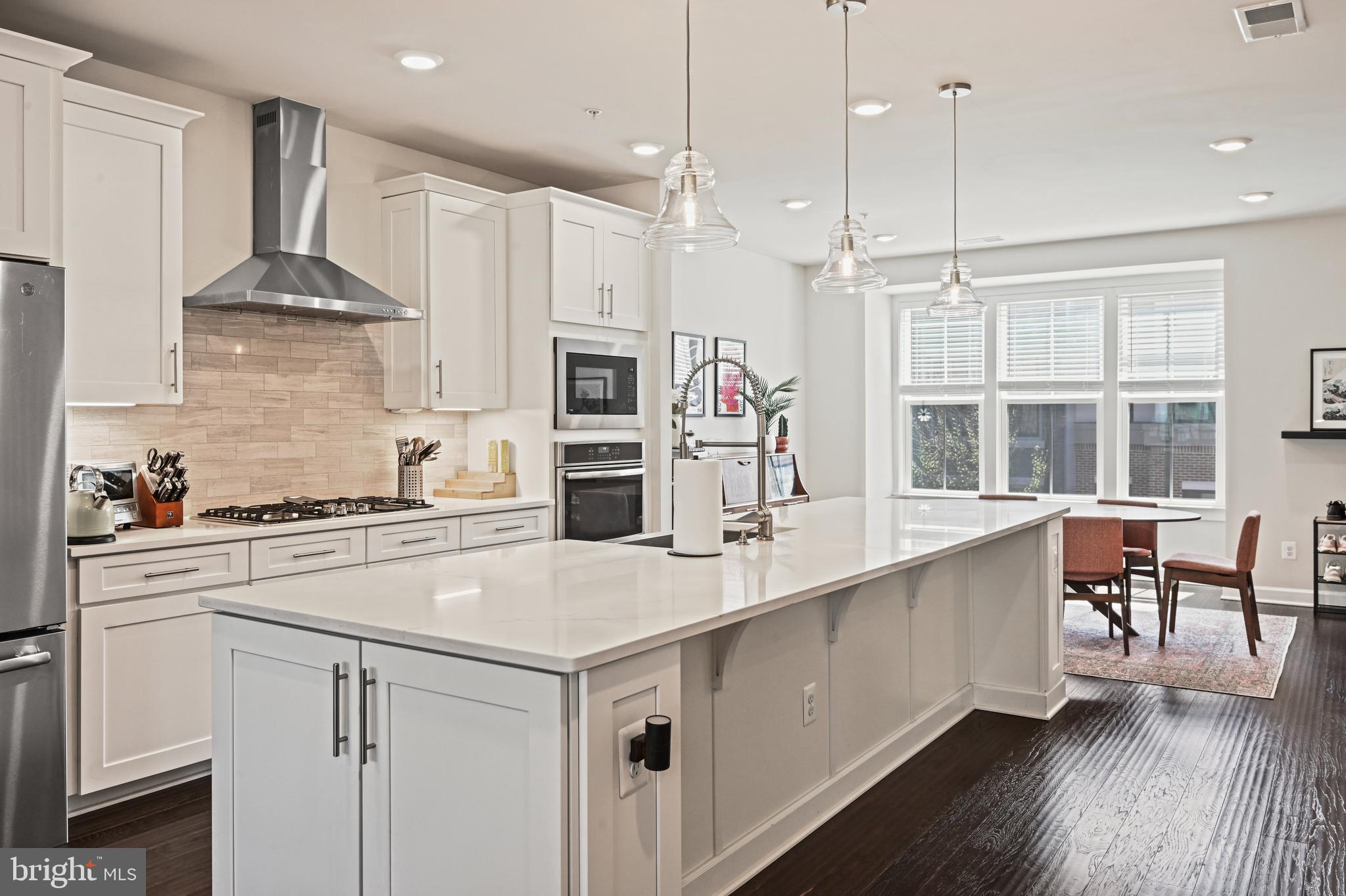 ONE LOUDOUN - Residential