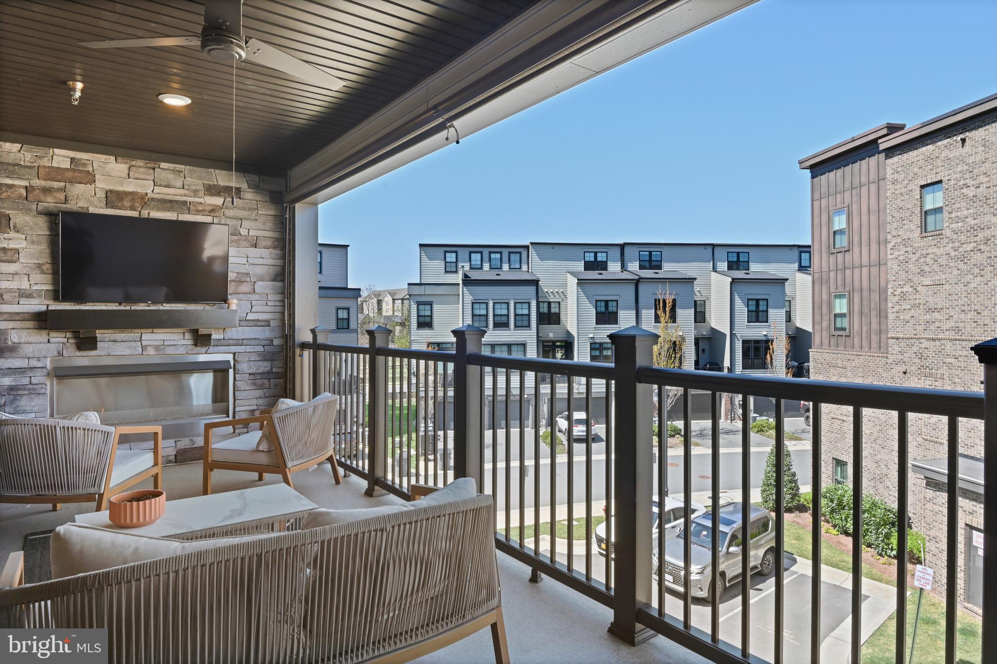 ONE LOUDOUN - Residential