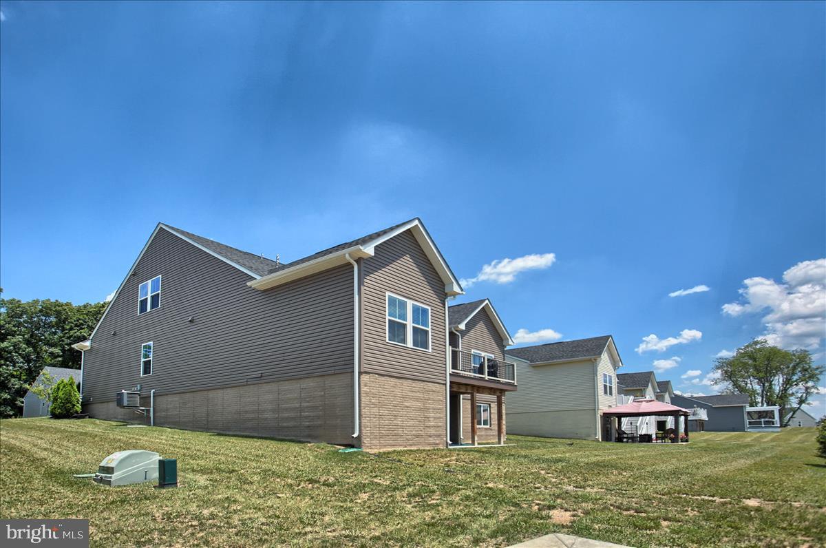 STRAY WINDS FARM - Residential