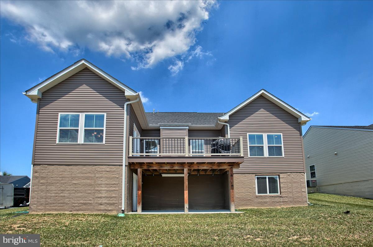 STRAY WINDS FARM - Residential