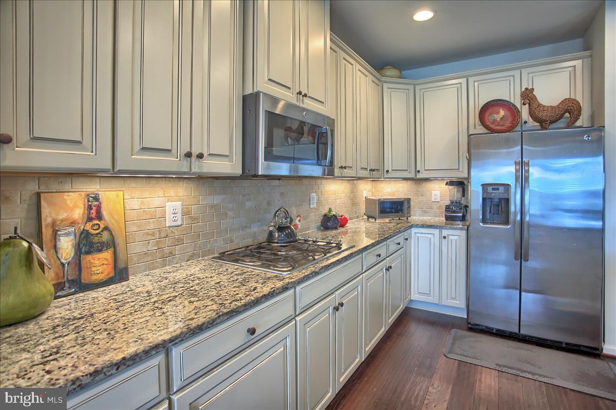 STRAY WINDS FARM - Residential