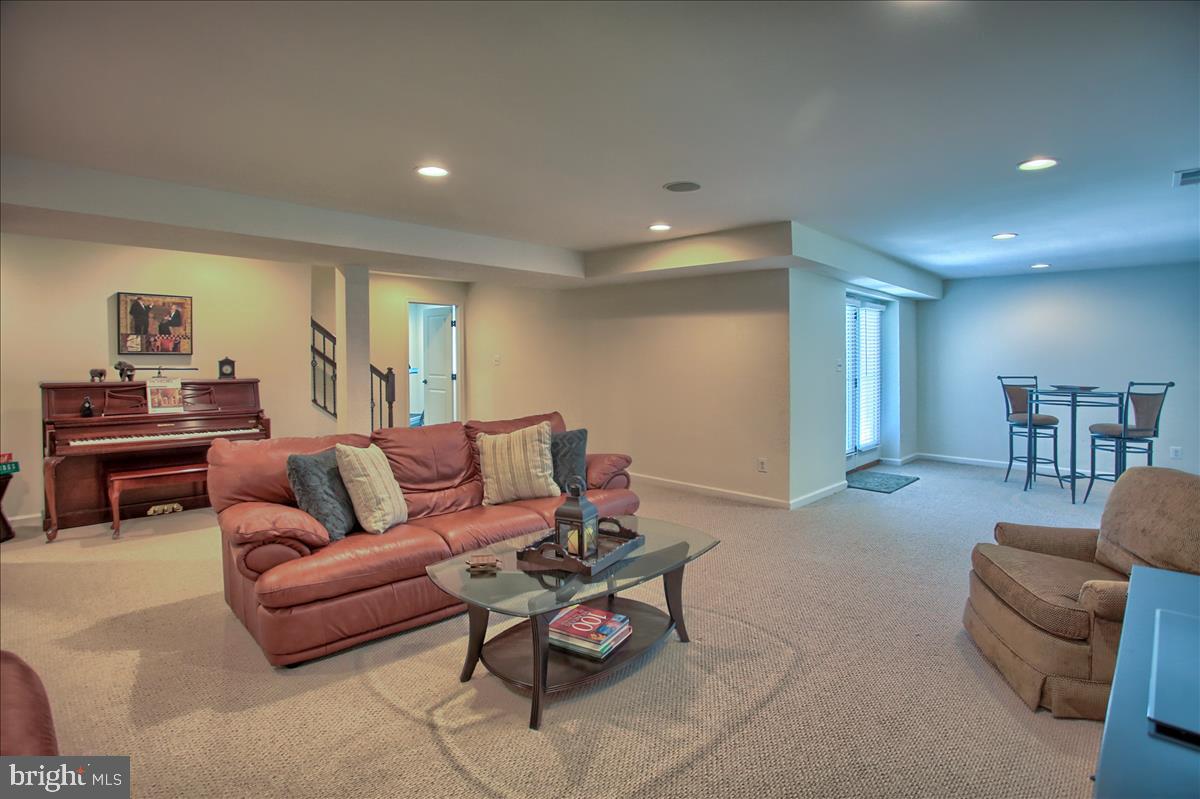 STRAY WINDS FARM - Residential