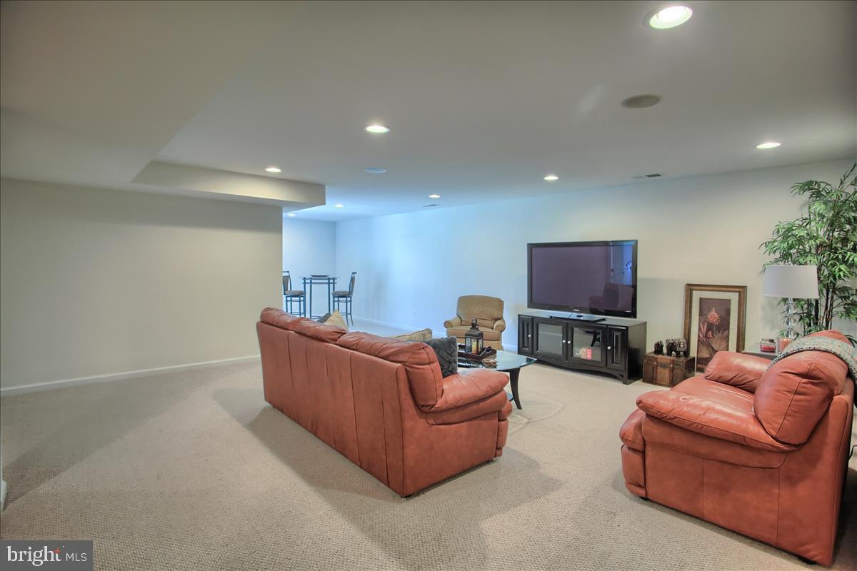 STRAY WINDS FARM - Residential