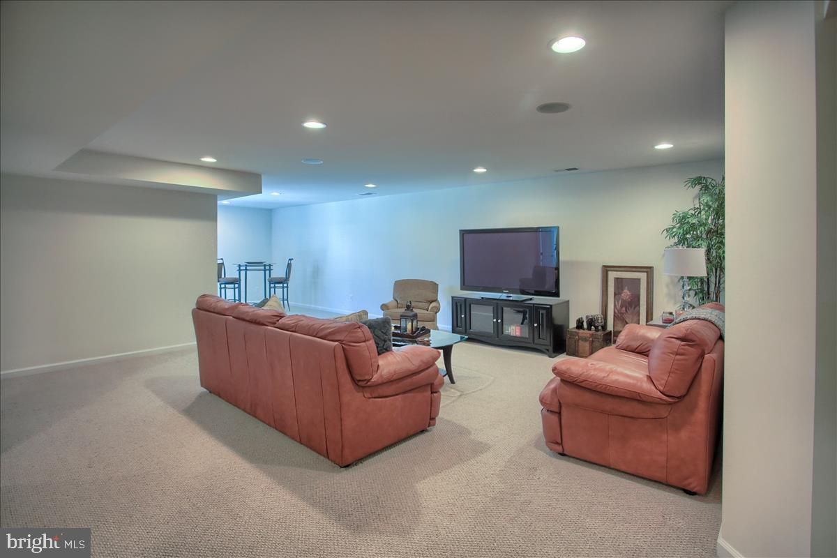 STRAY WINDS FARM - Residential