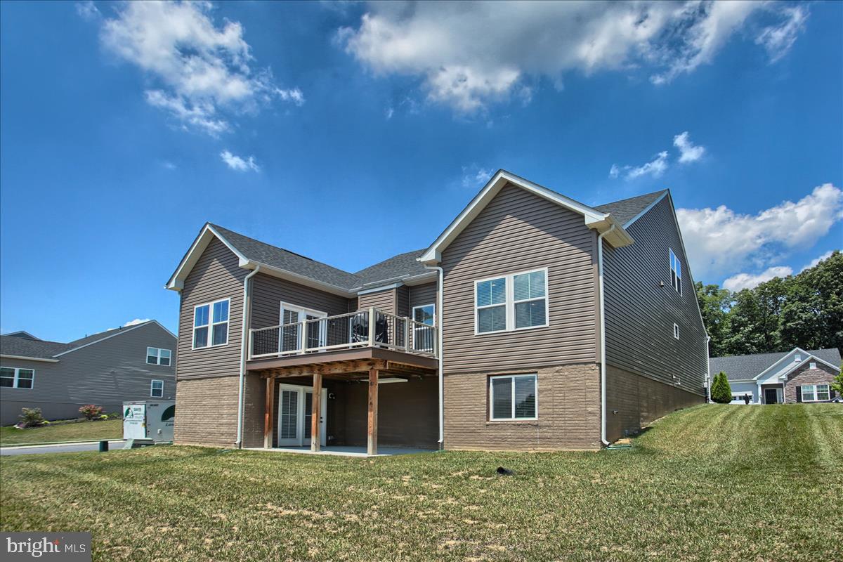 STRAY WINDS FARM - Residential