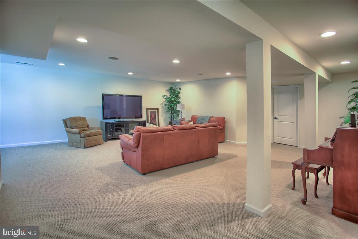 STRAY WINDS FARM - Residential