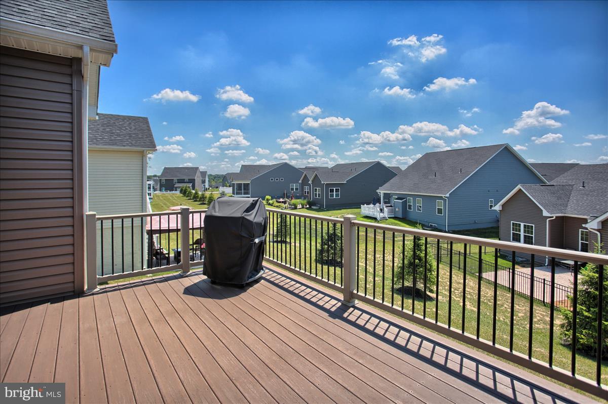 STRAY WINDS FARM - Residential