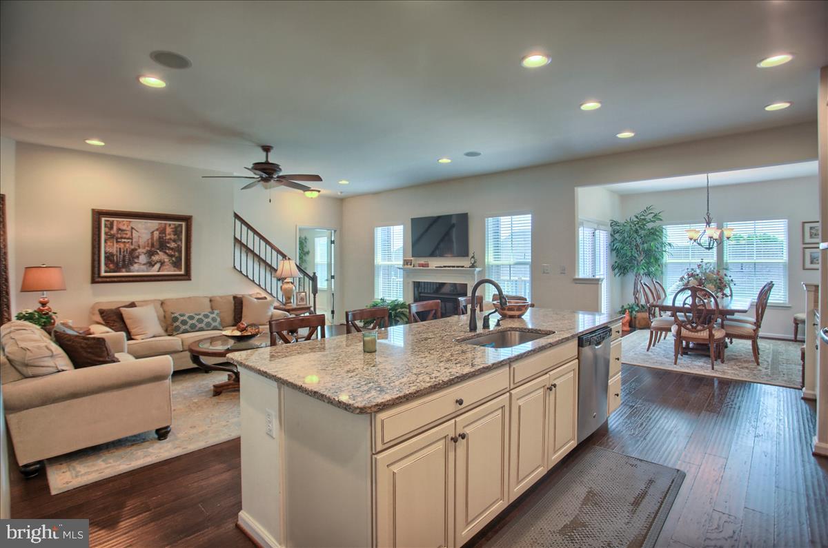 STRAY WINDS FARM - Residential
