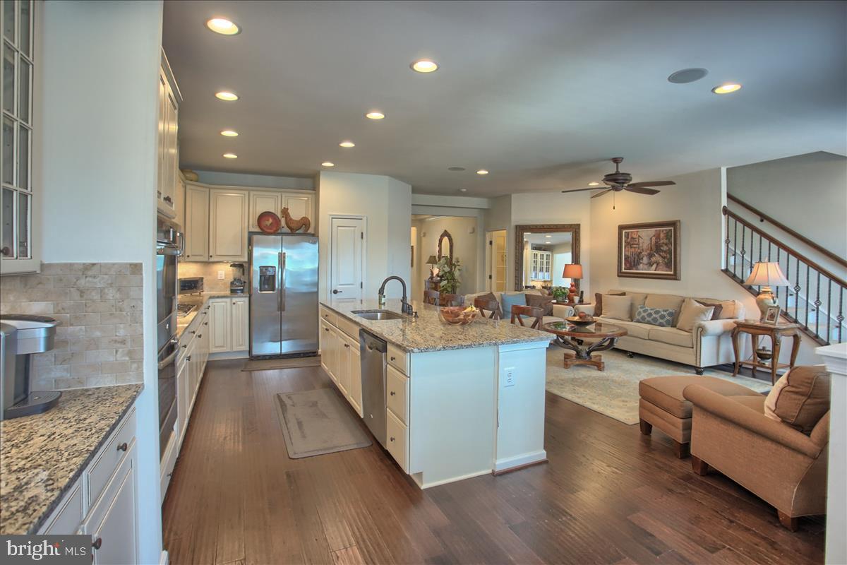 STRAY WINDS FARM - Residential