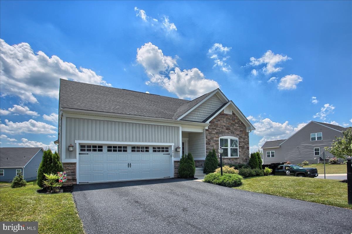 STRAY WINDS FARM - Residential