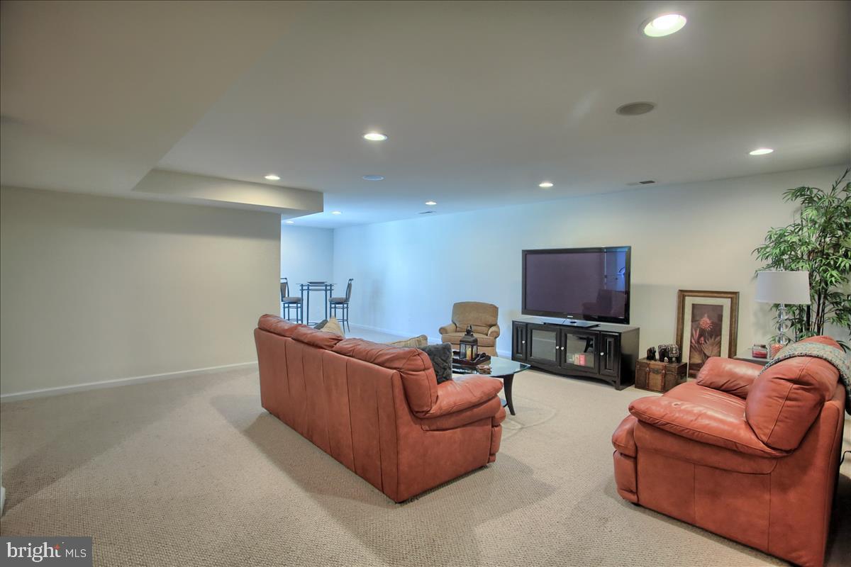 STRAY WINDS FARM - Residential