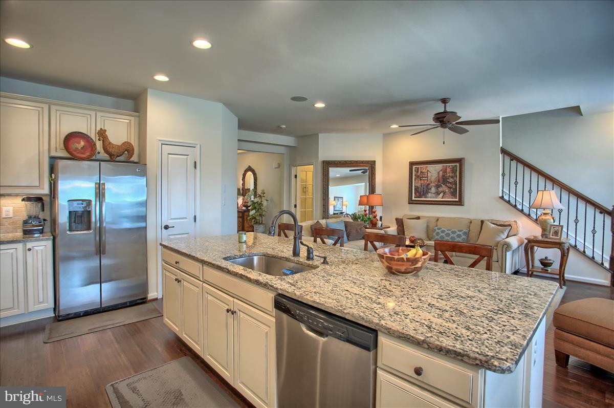 STRAY WINDS FARM - Residential