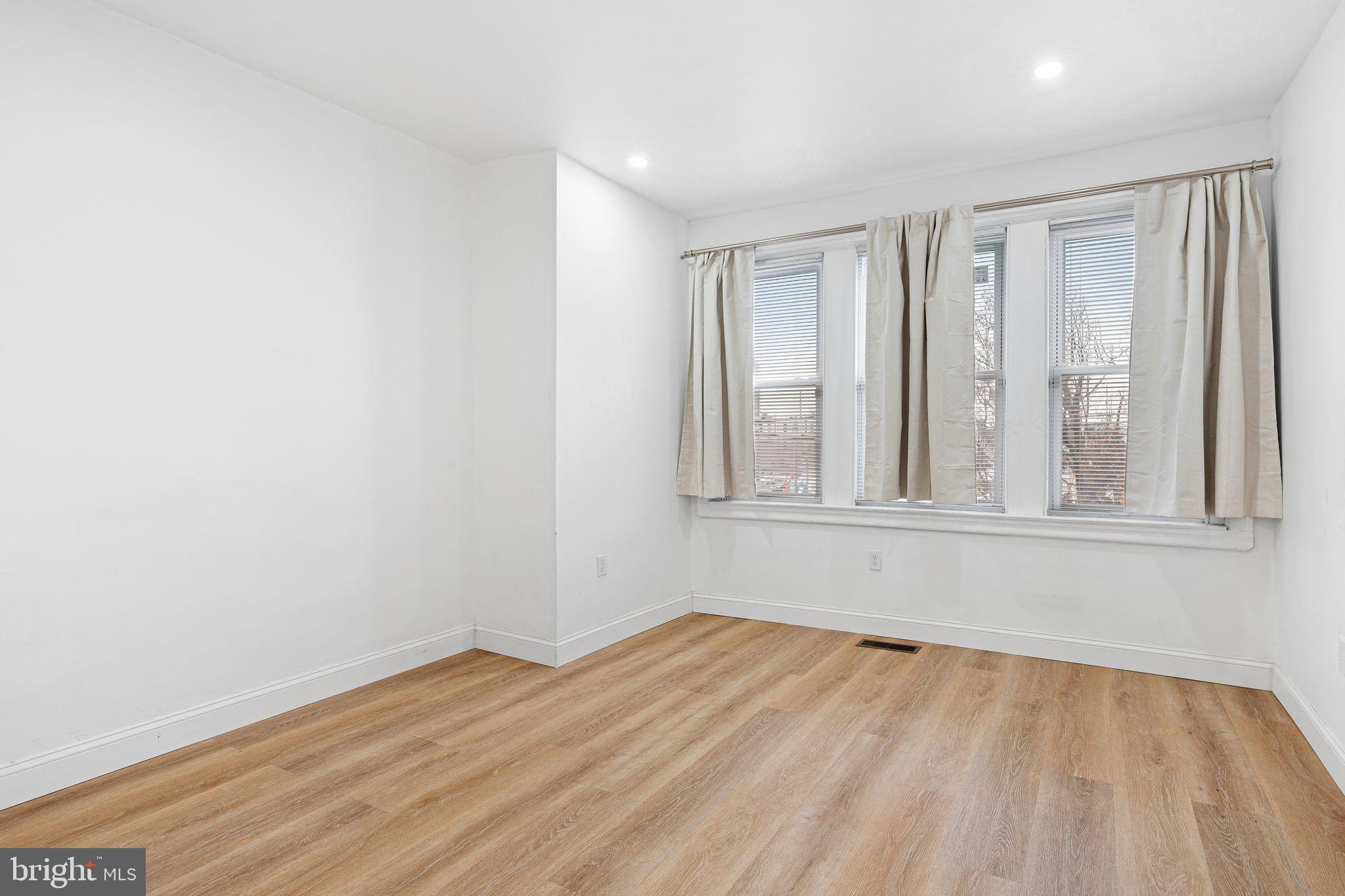 PHILADELPHIA (NORTHEAST) - Residential