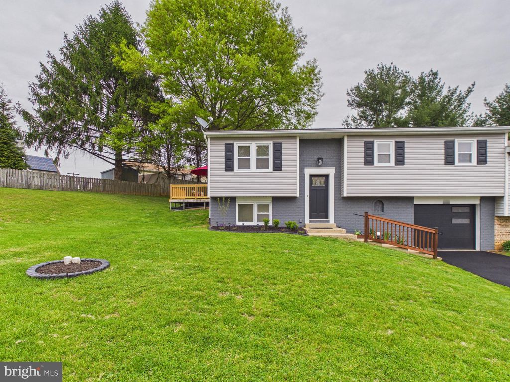 Photo of 214 Brewster Drive, LANCASTER, PA 17603 (MLS # PALA2087266)