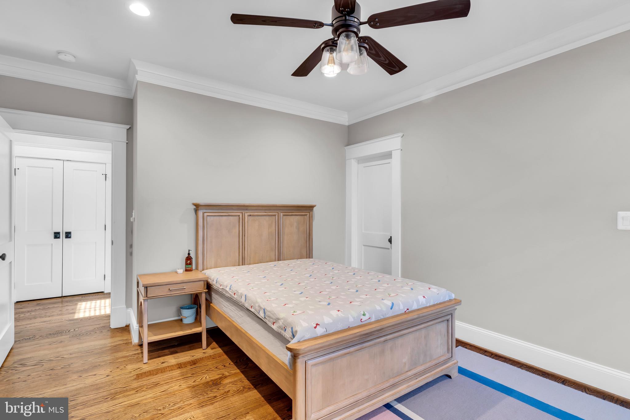 VIENNA WOODS - Residential