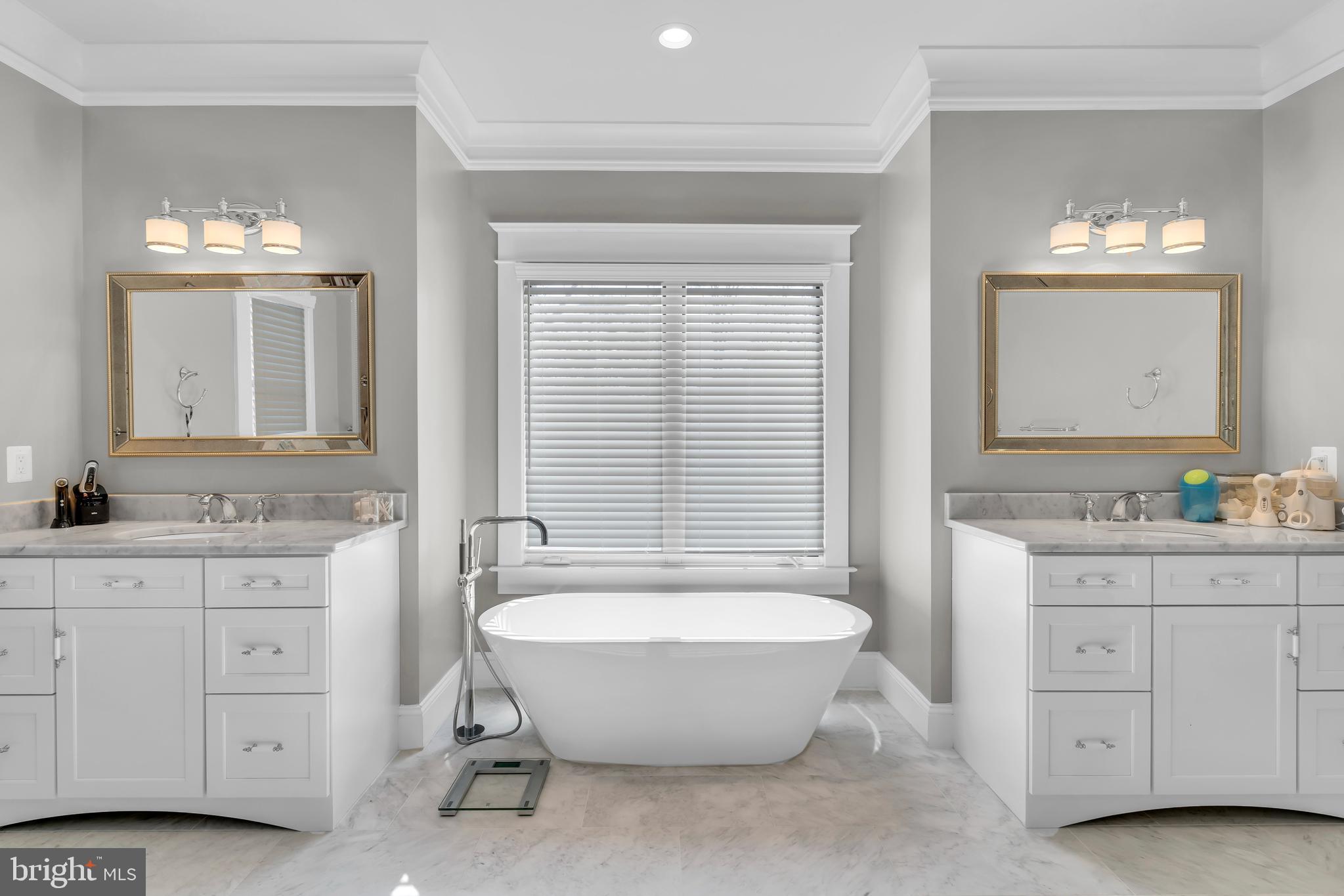 VIENNA WOODS - Residential