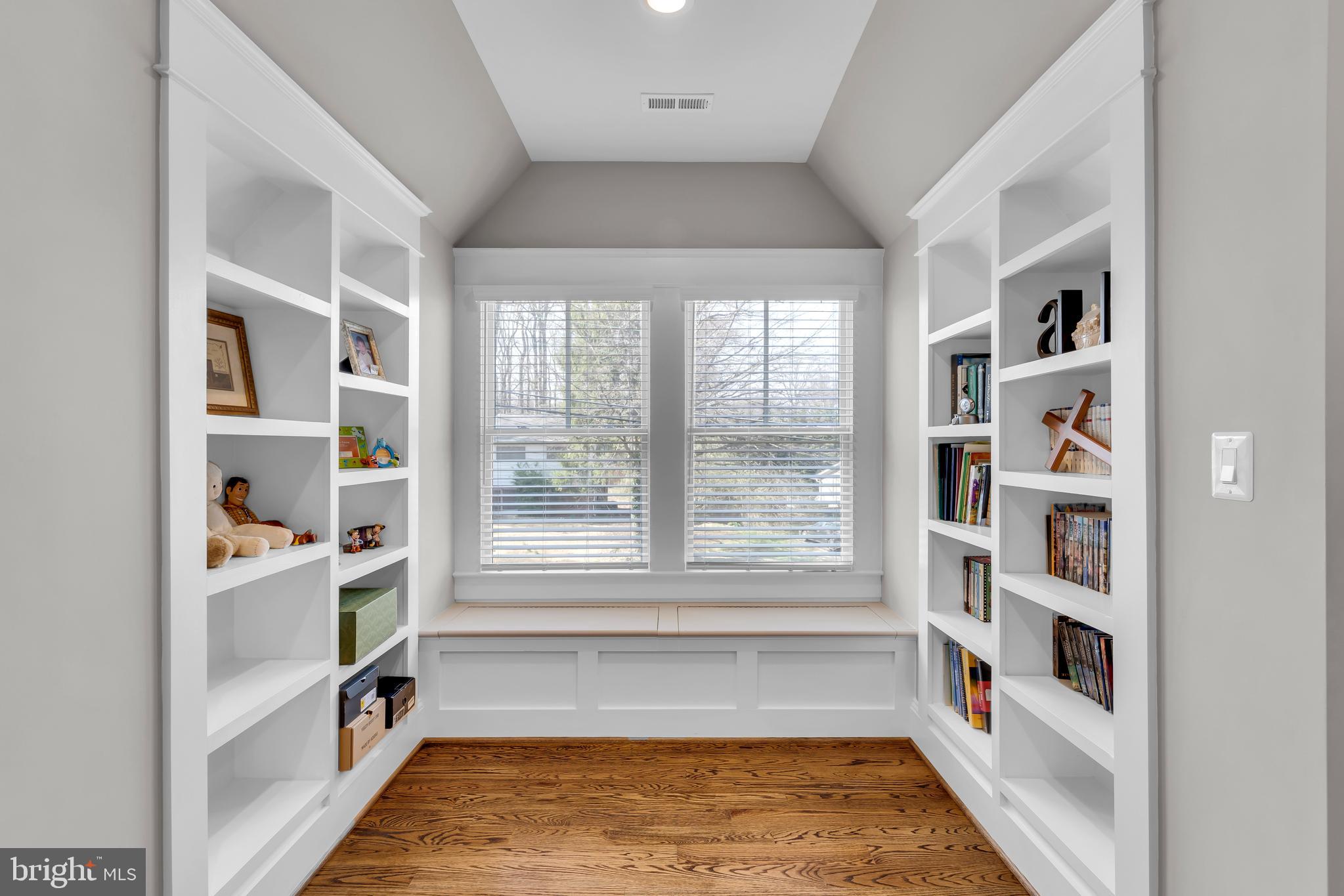 VIENNA WOODS - Residential