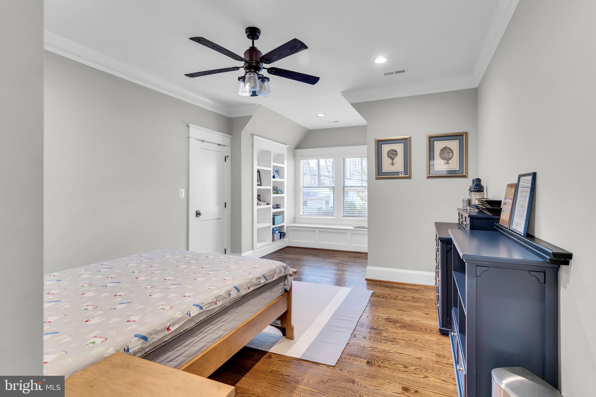 VIENNA WOODS - Residential