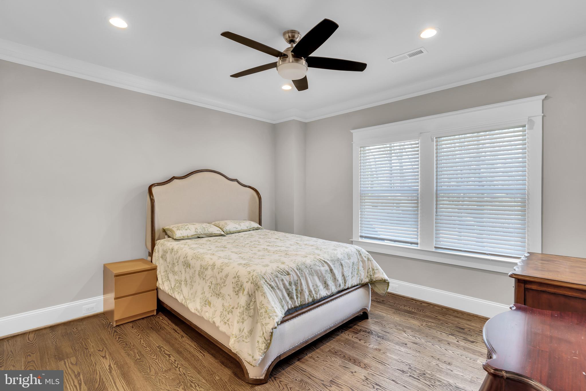 VIENNA WOODS - Residential