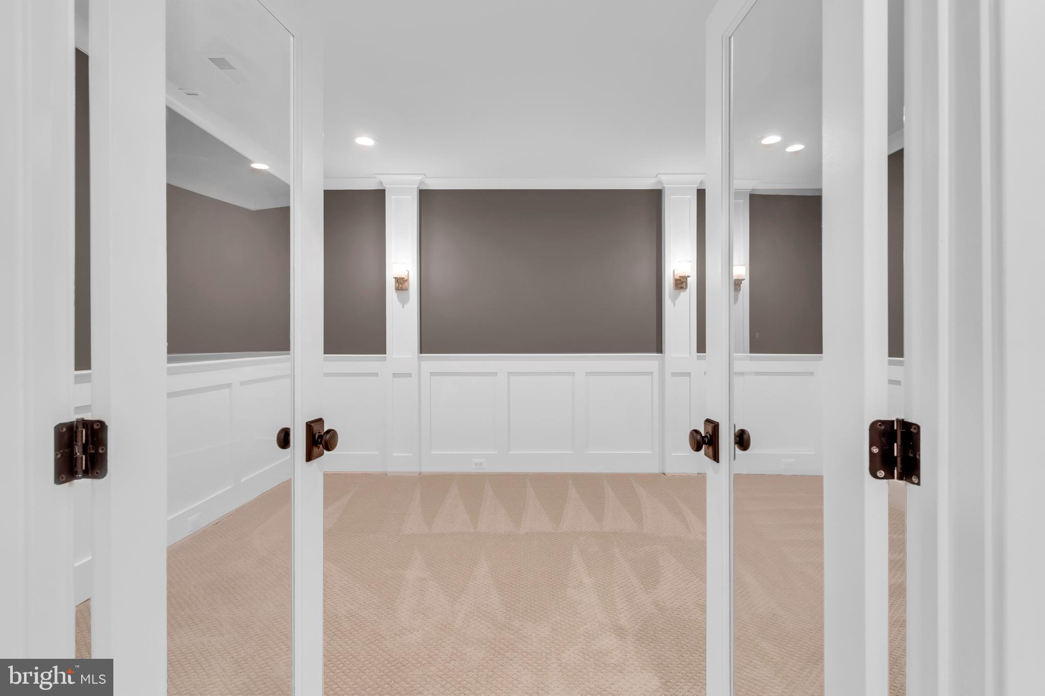 VIENNA WOODS - Residential