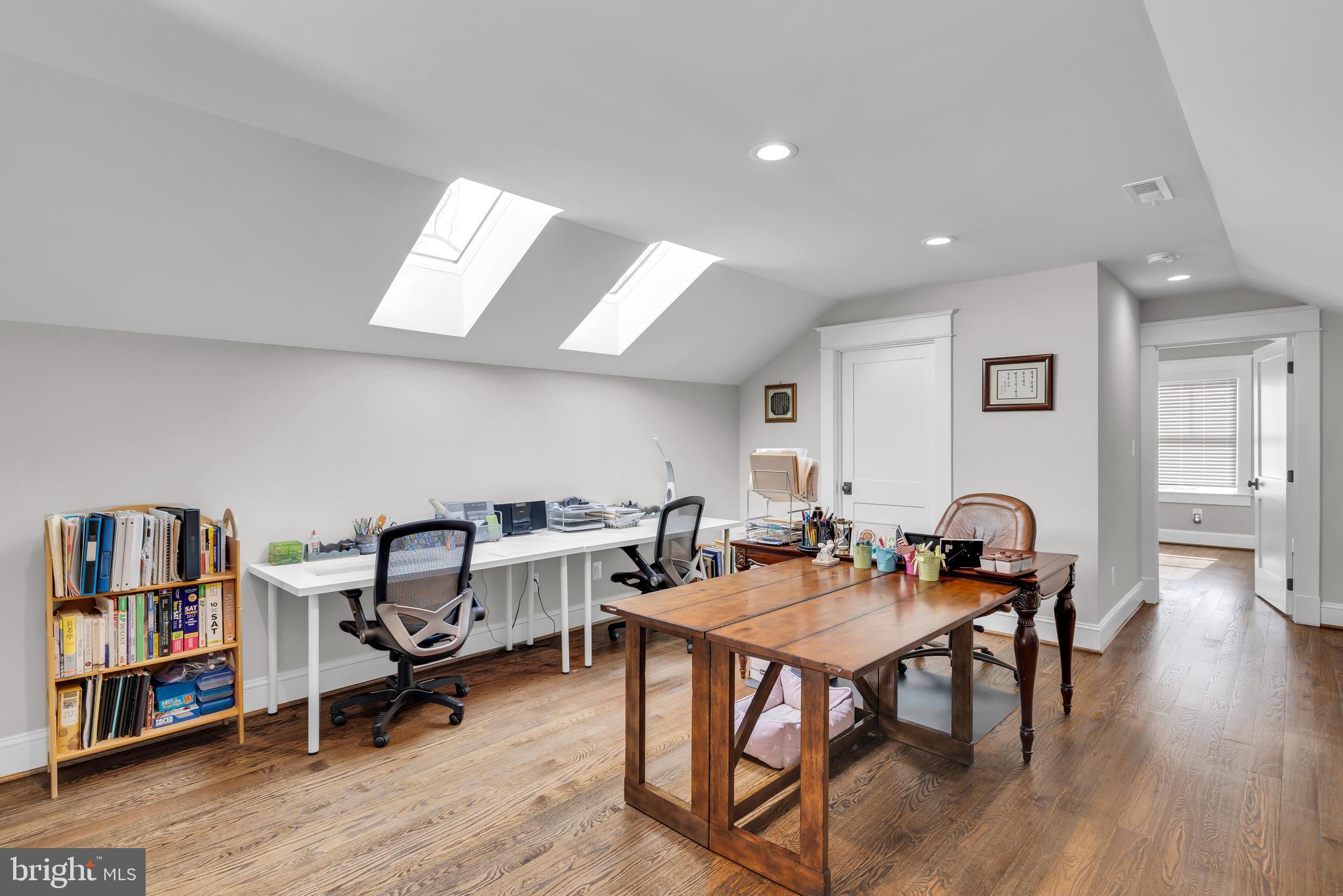 VIENNA WOODS - Residential