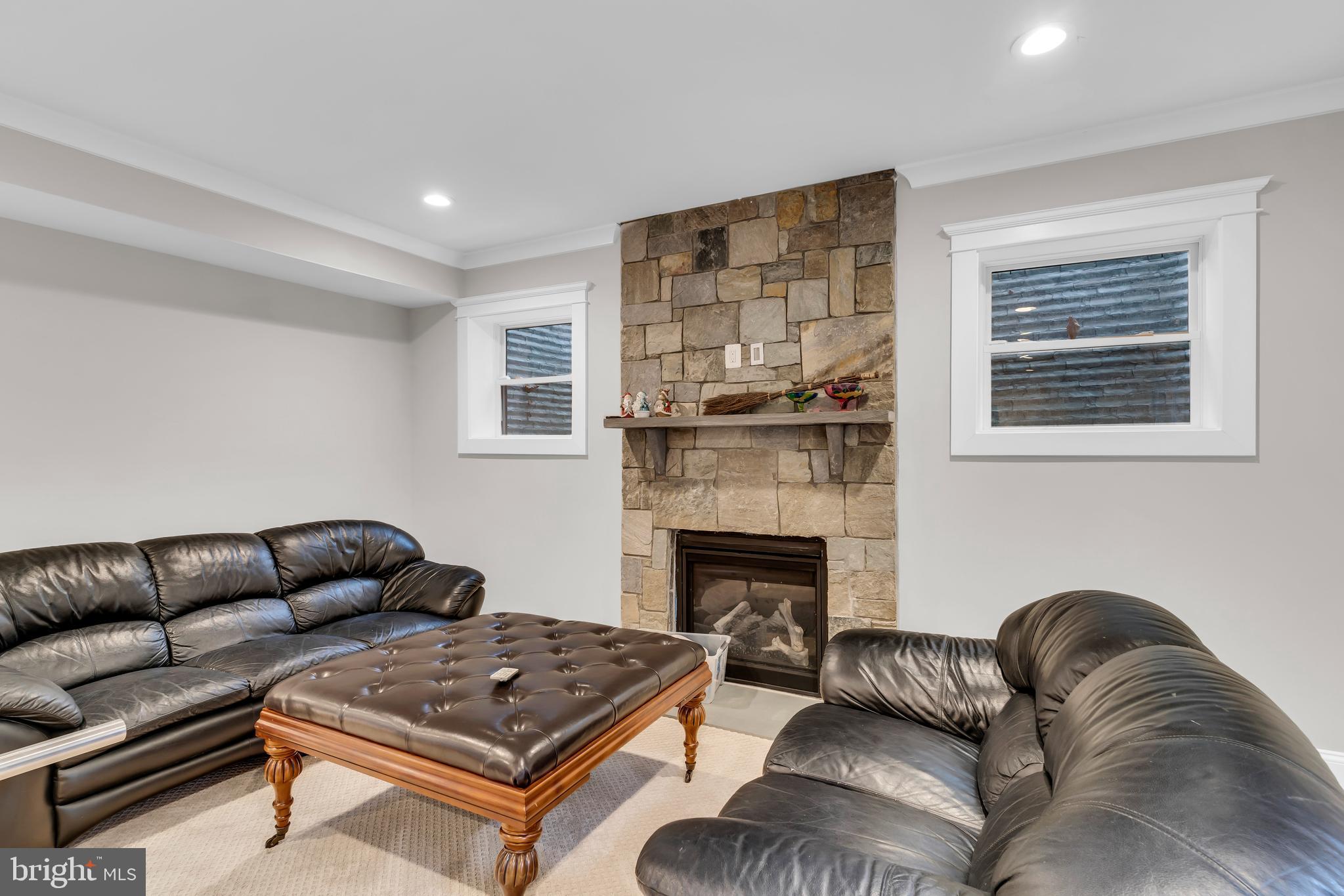 VIENNA WOODS - Residential