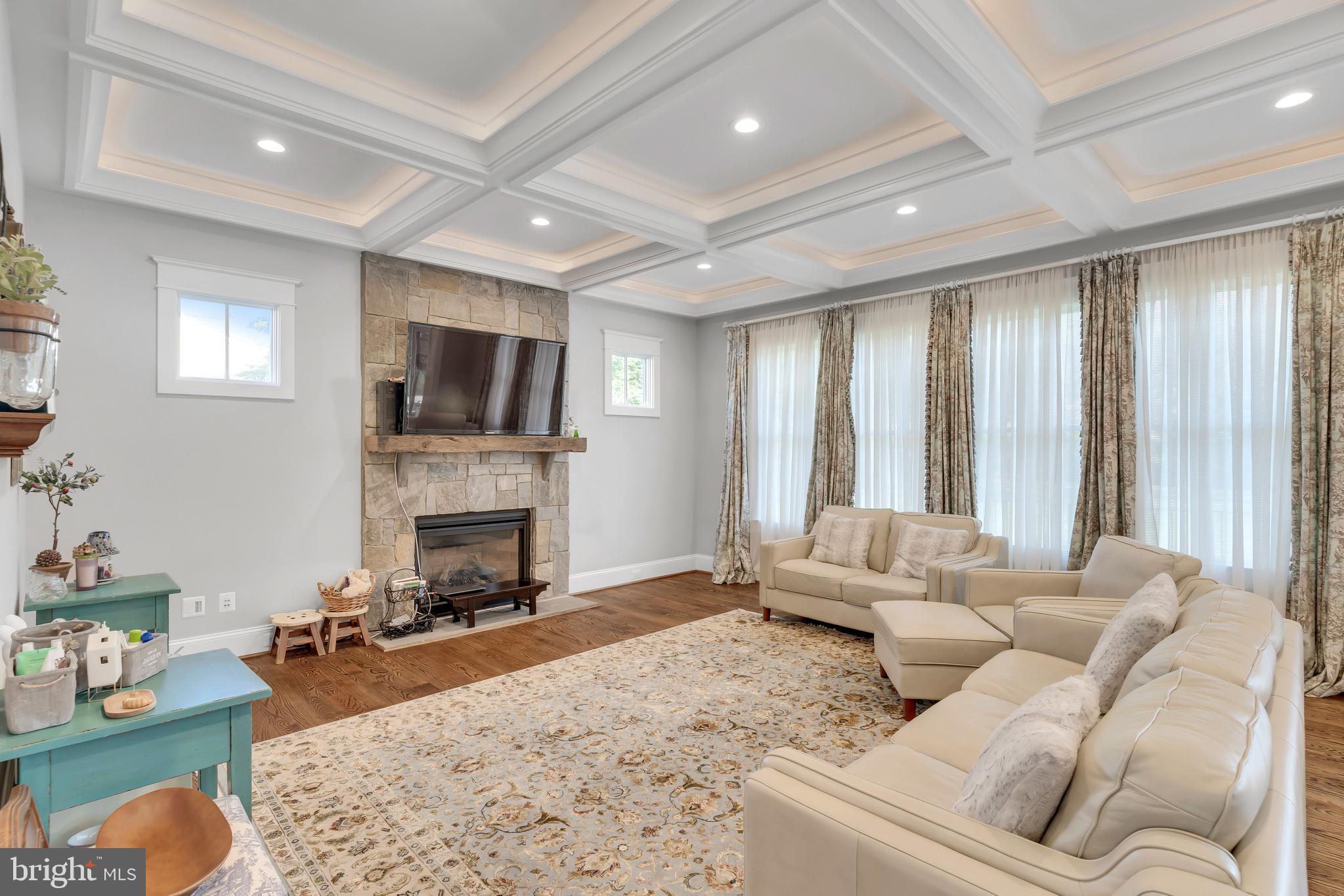 VIENNA WOODS - Residential