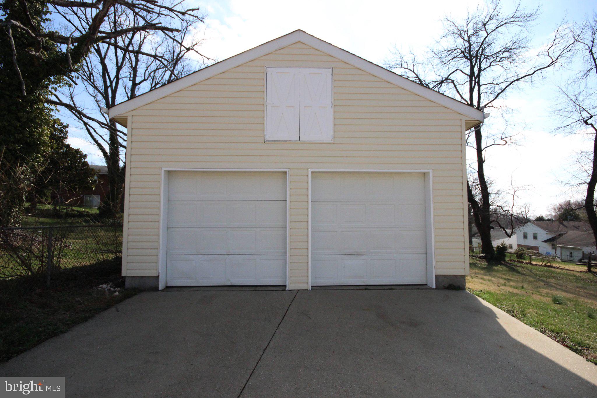 CALVERTON - Residential