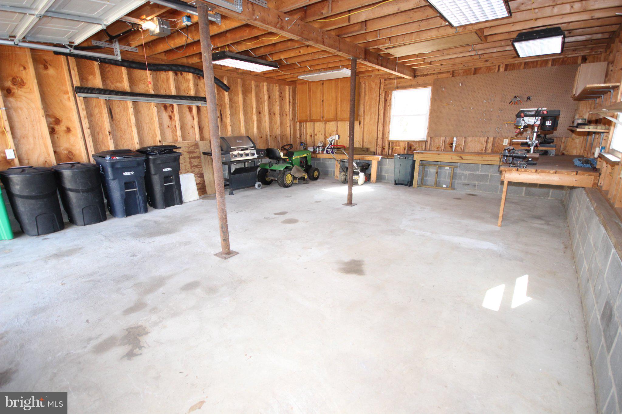 CALVERTON - Residential