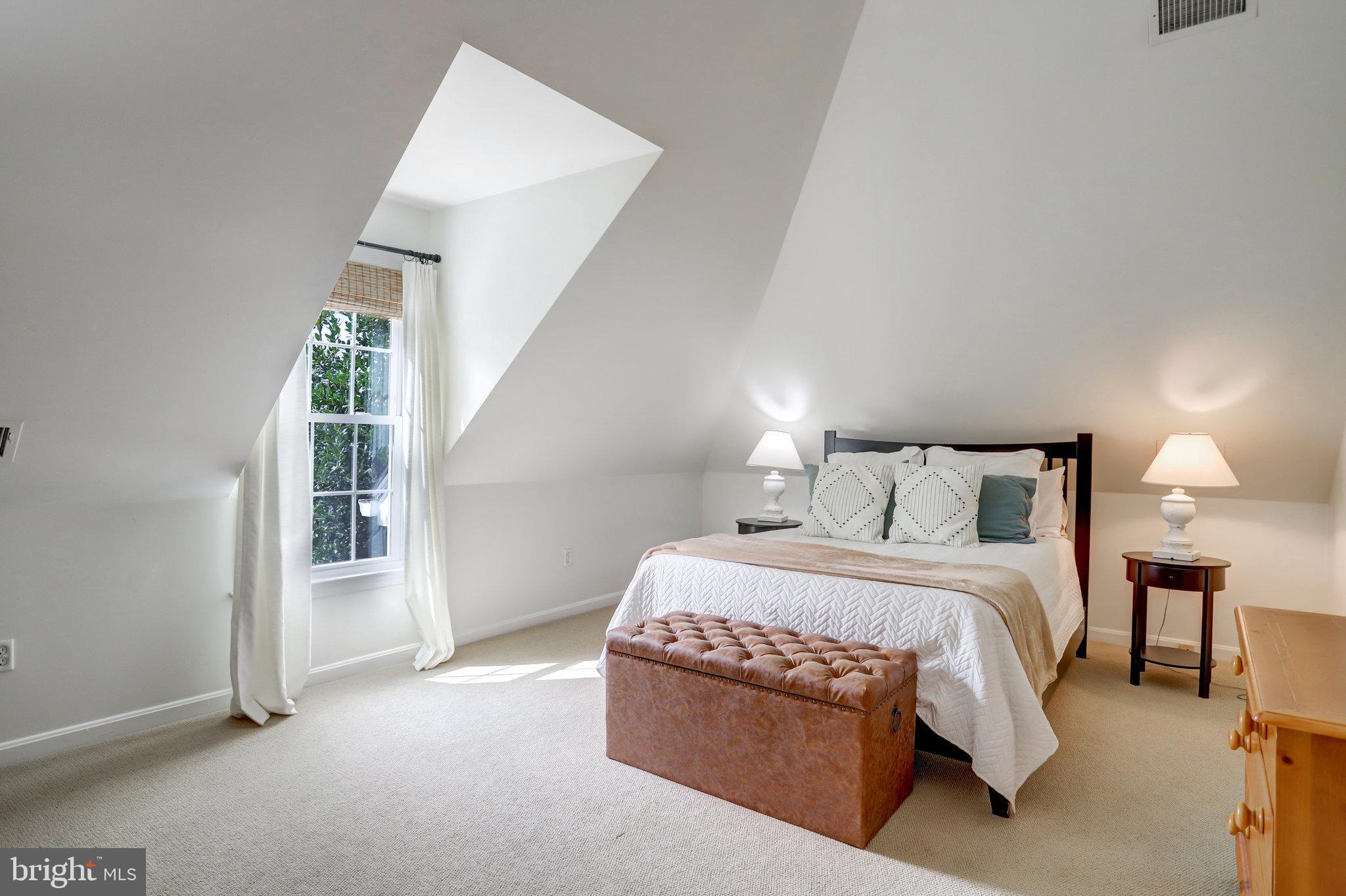 COLLEGE PARK - Residential