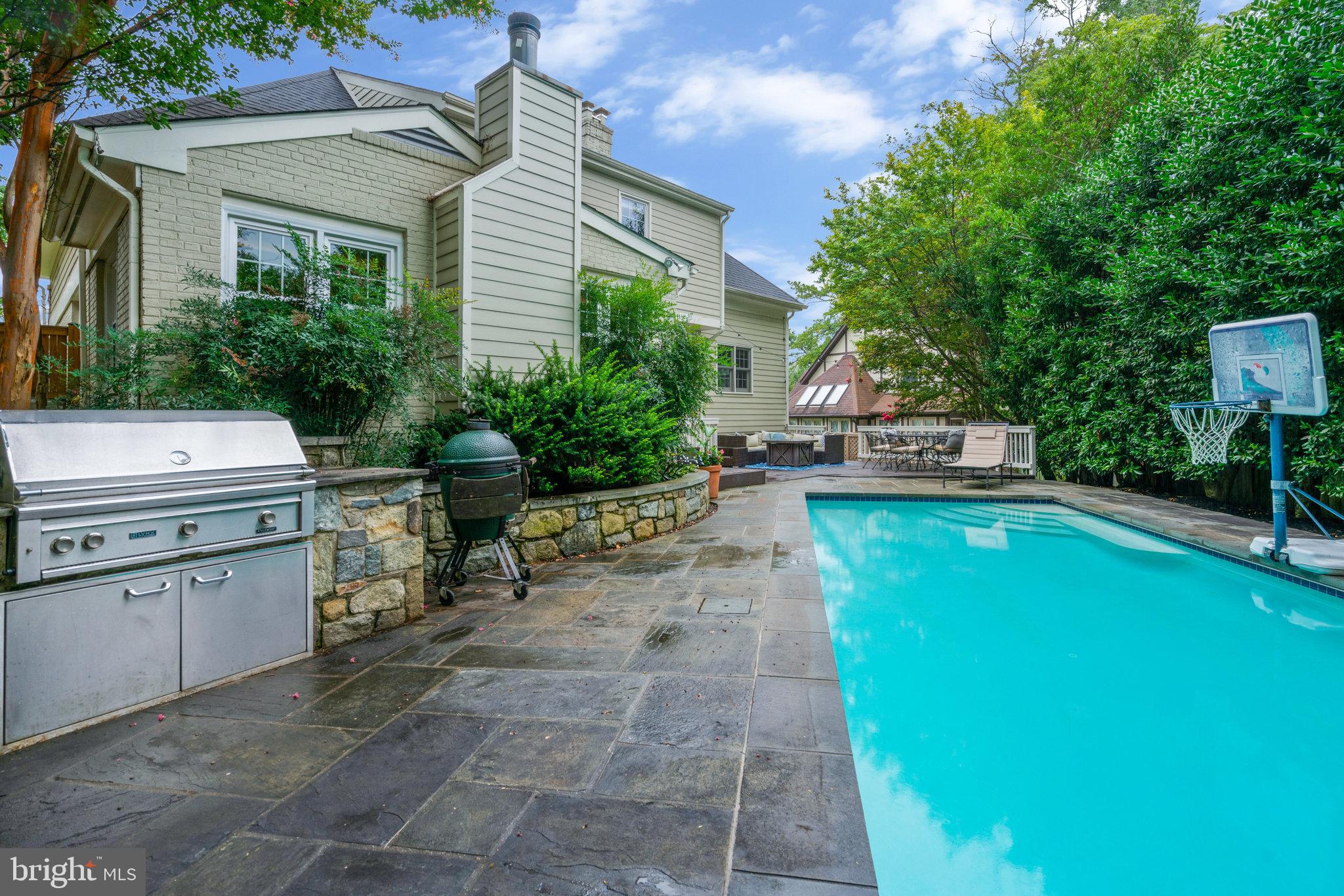 COLLEGE PARK - Residential