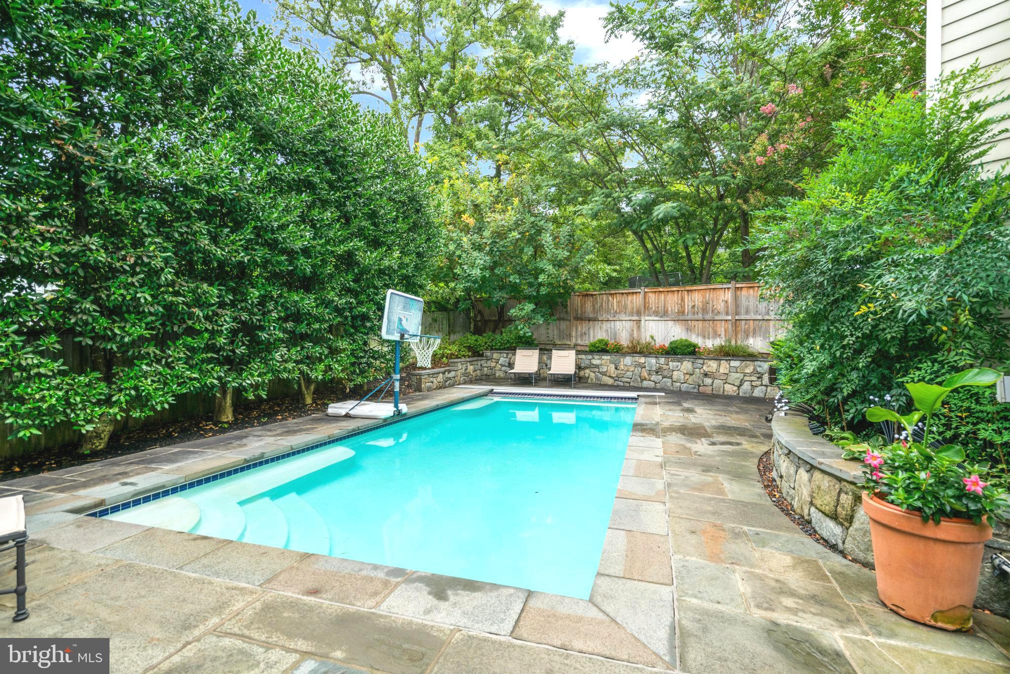 COLLEGE PARK - Residential