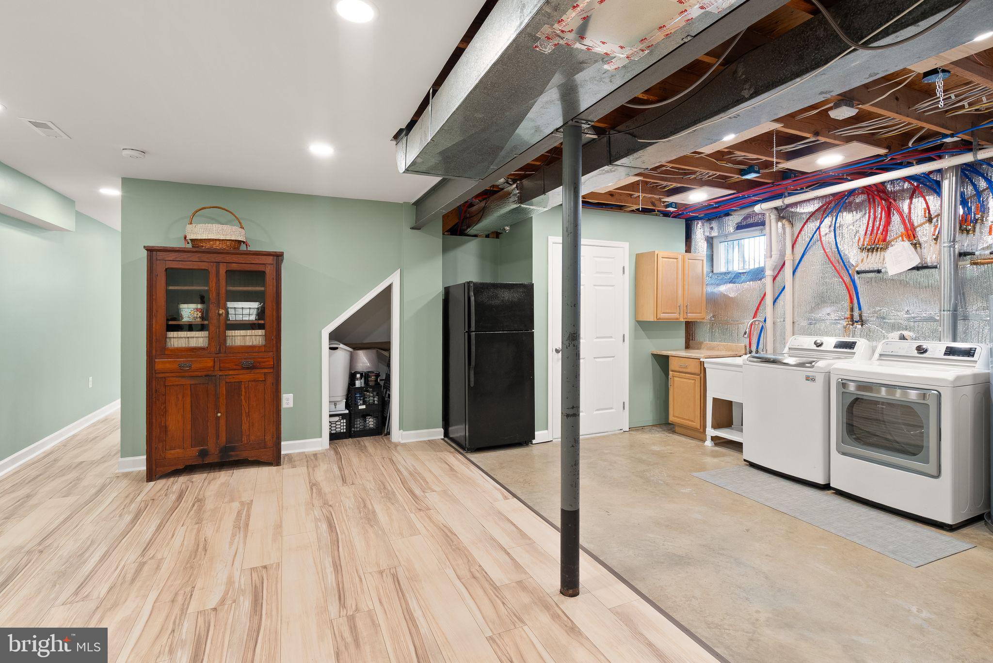 CRESCENT HILLS ESTATES - Residential