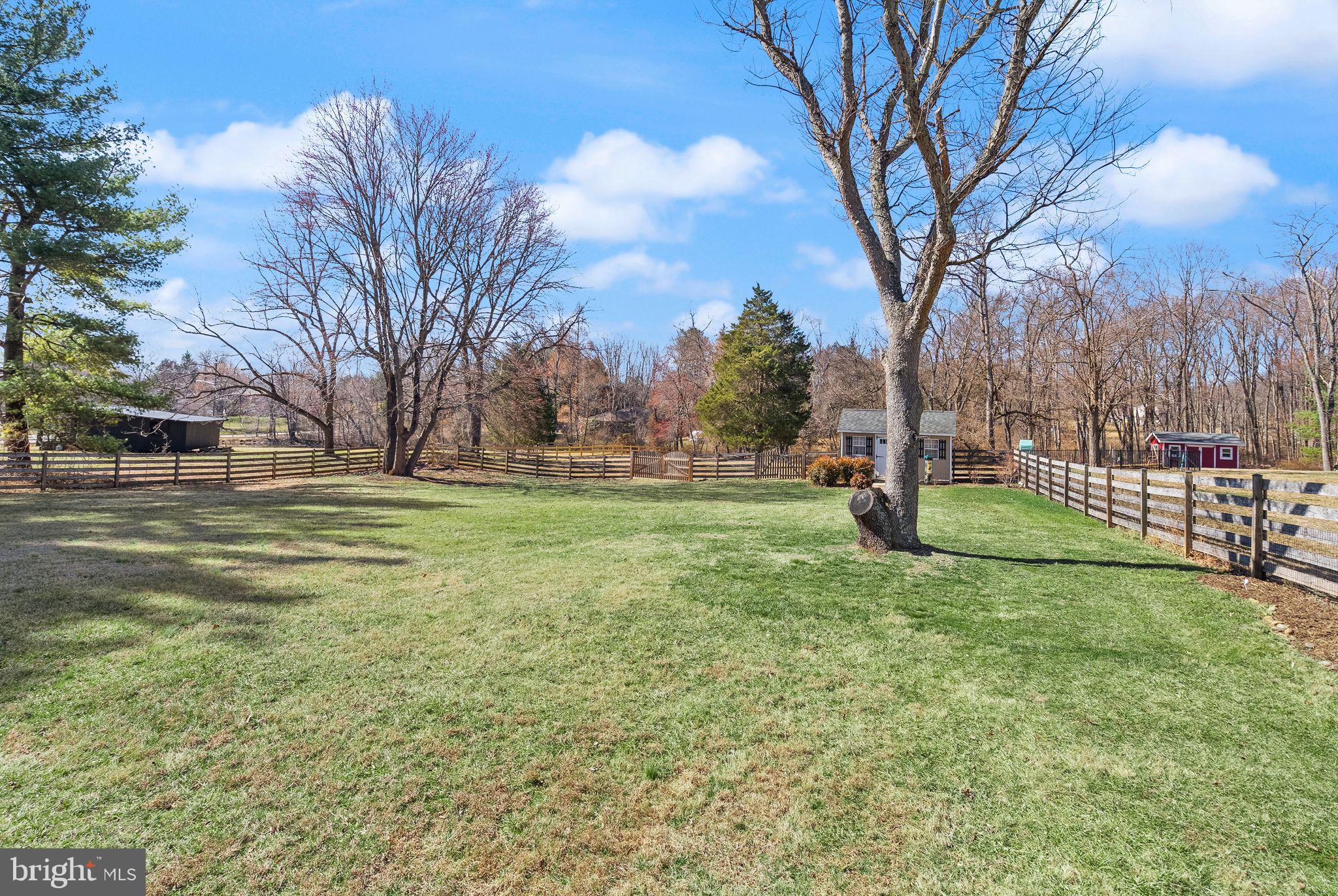 CRESCENT HILLS ESTATES - Residential