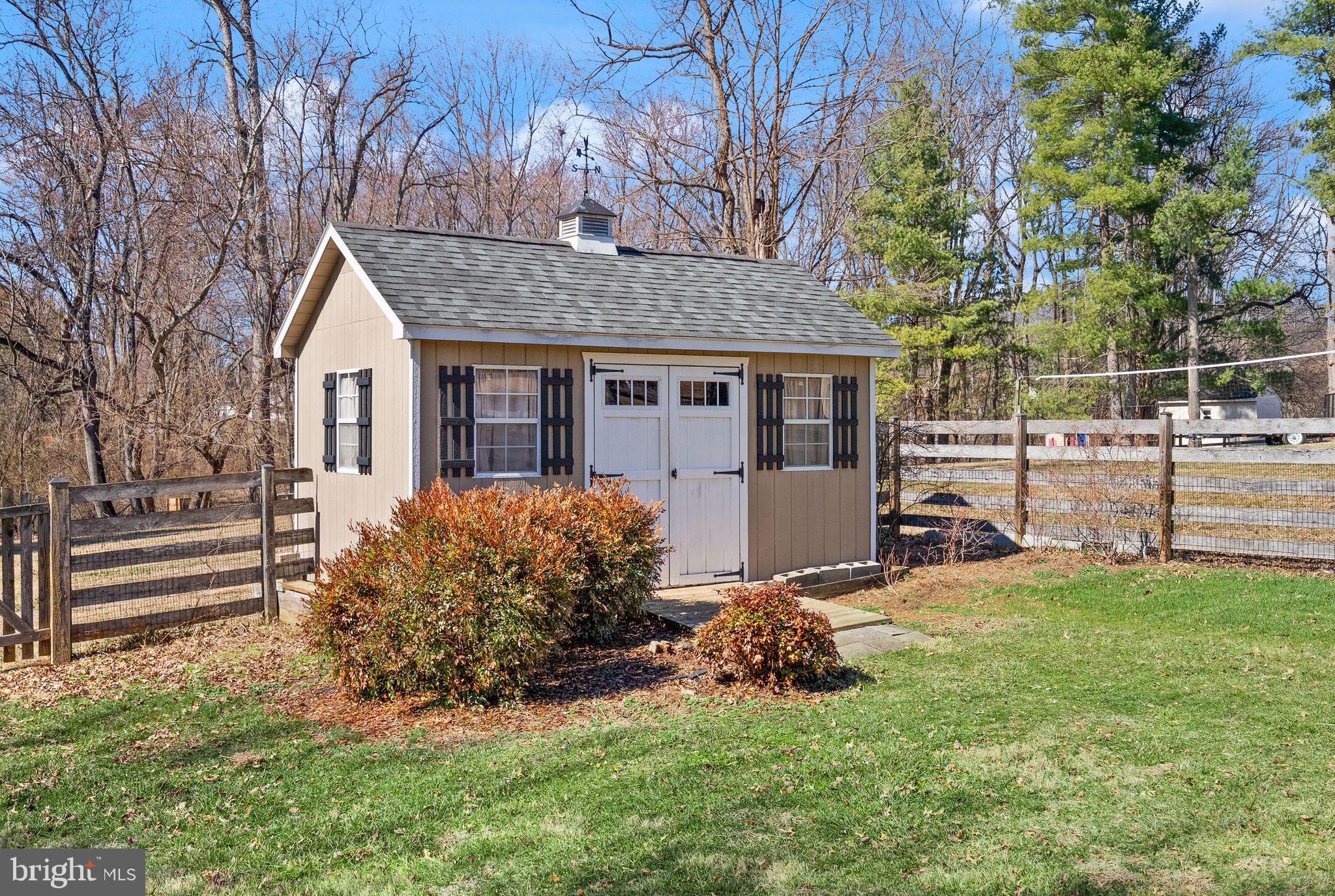 CRESCENT HILLS ESTATES - Residential