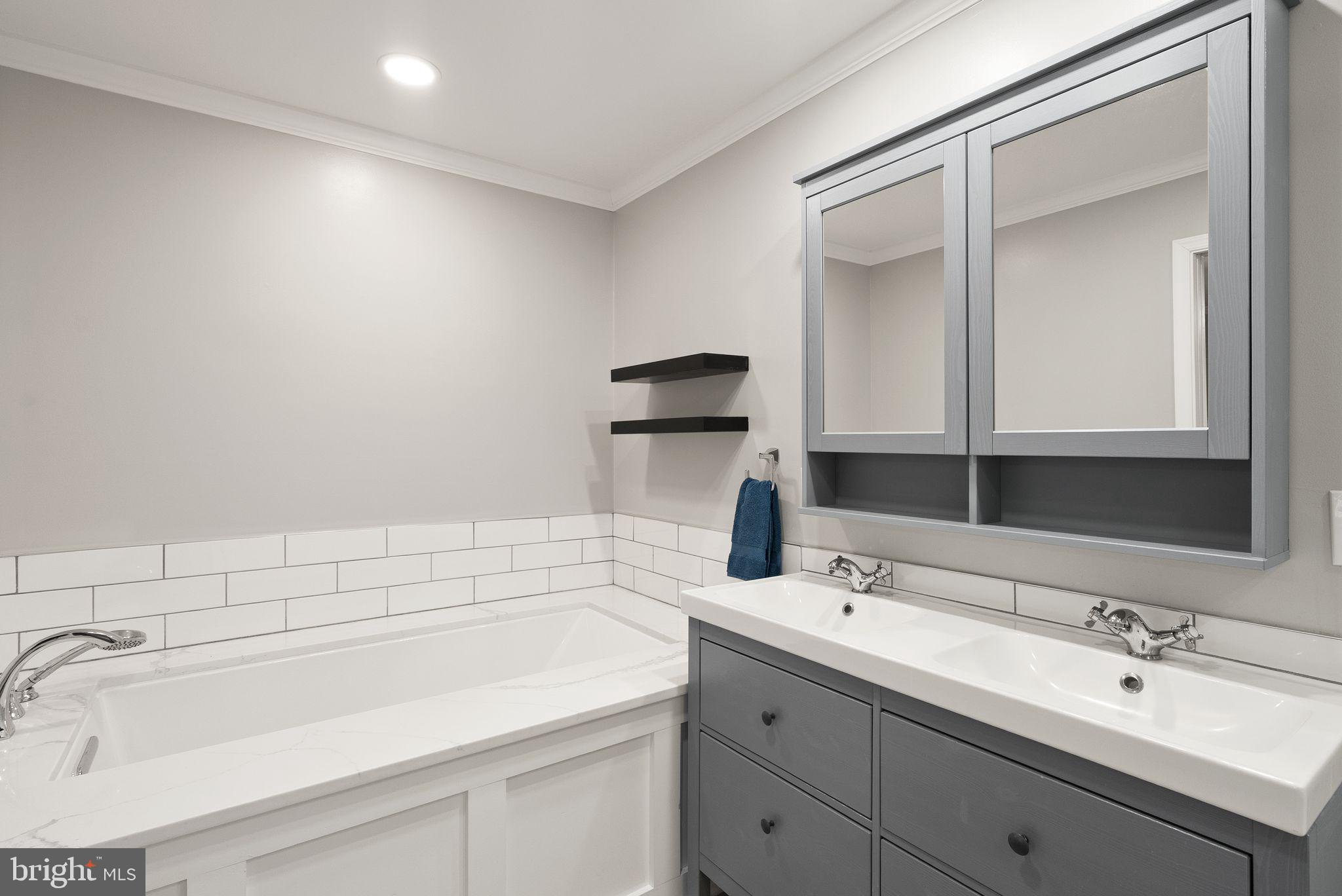 CRESCENT HILLS ESTATES - Residential