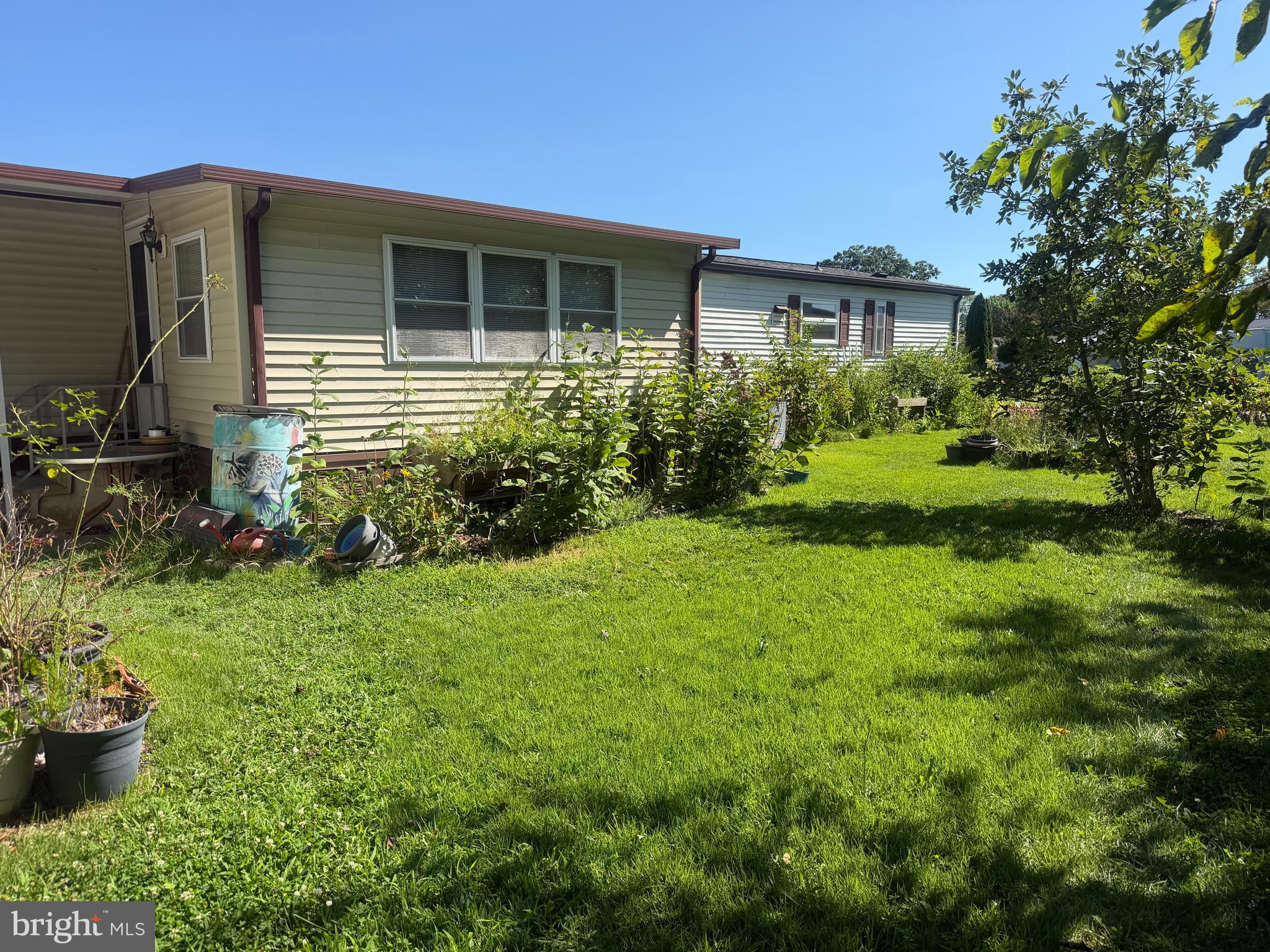 273 MAYFLOWER DR