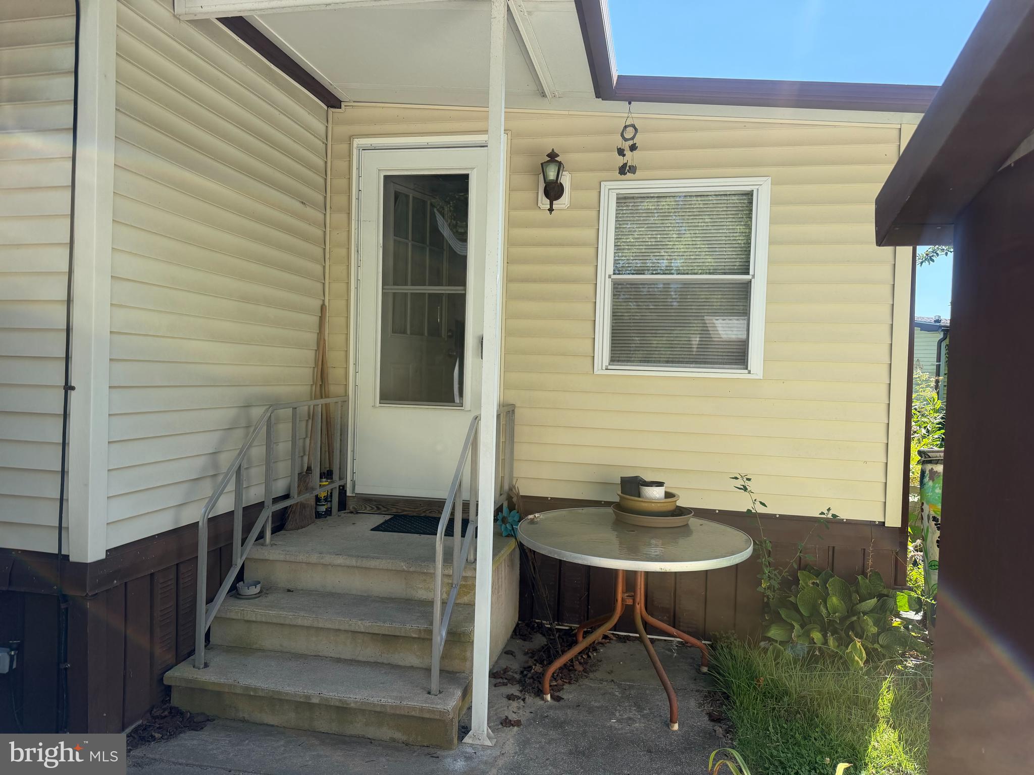 273 MAYFLOWER DR