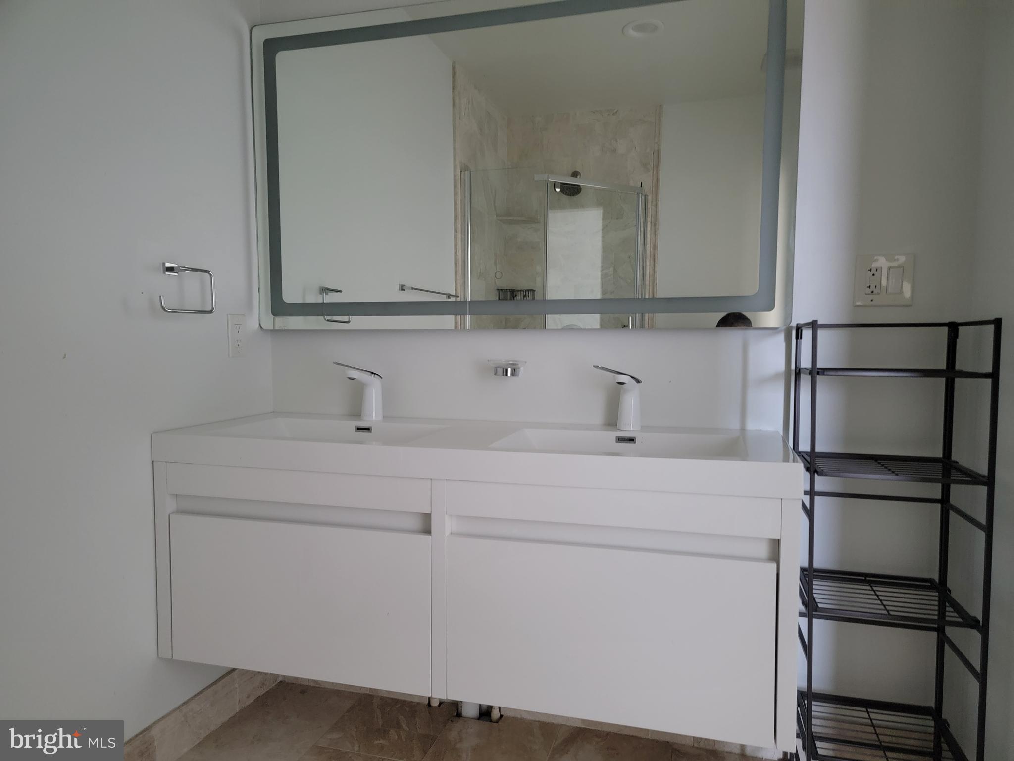 OLIVER - Residential Lease