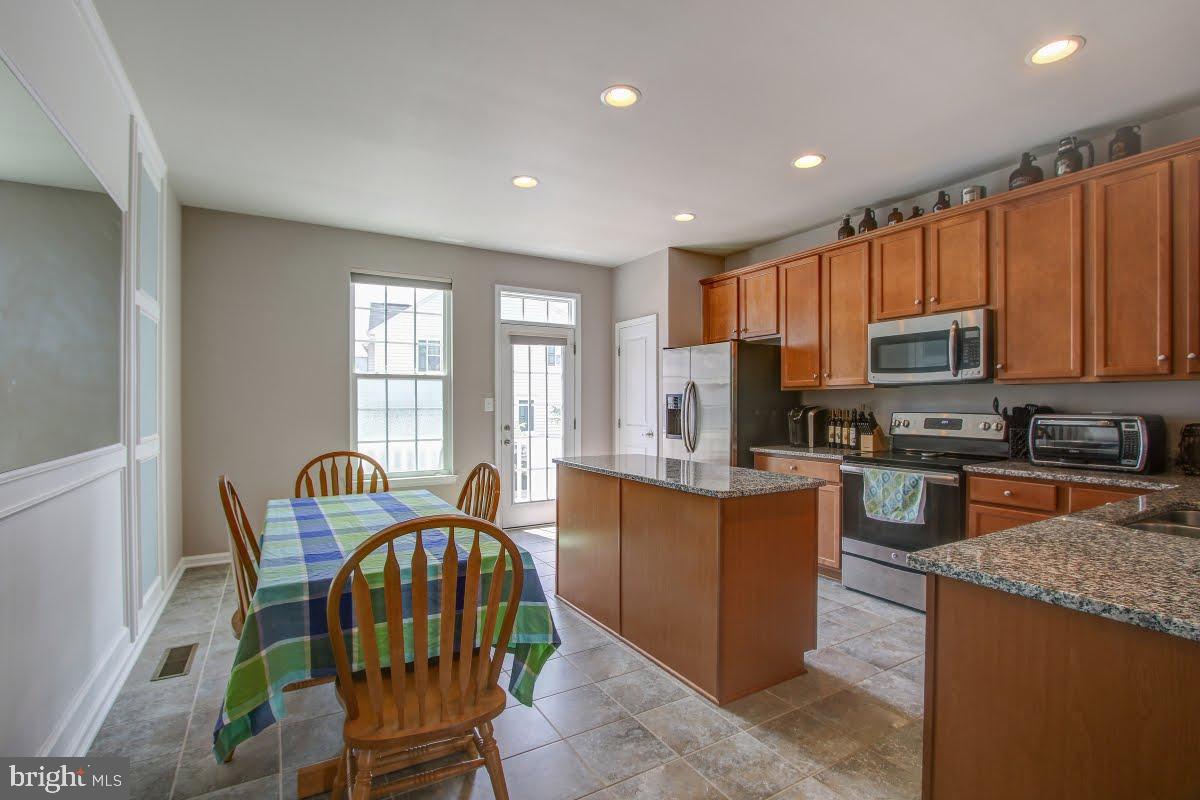 HEATHCOTE COMMONS - Residential Lease