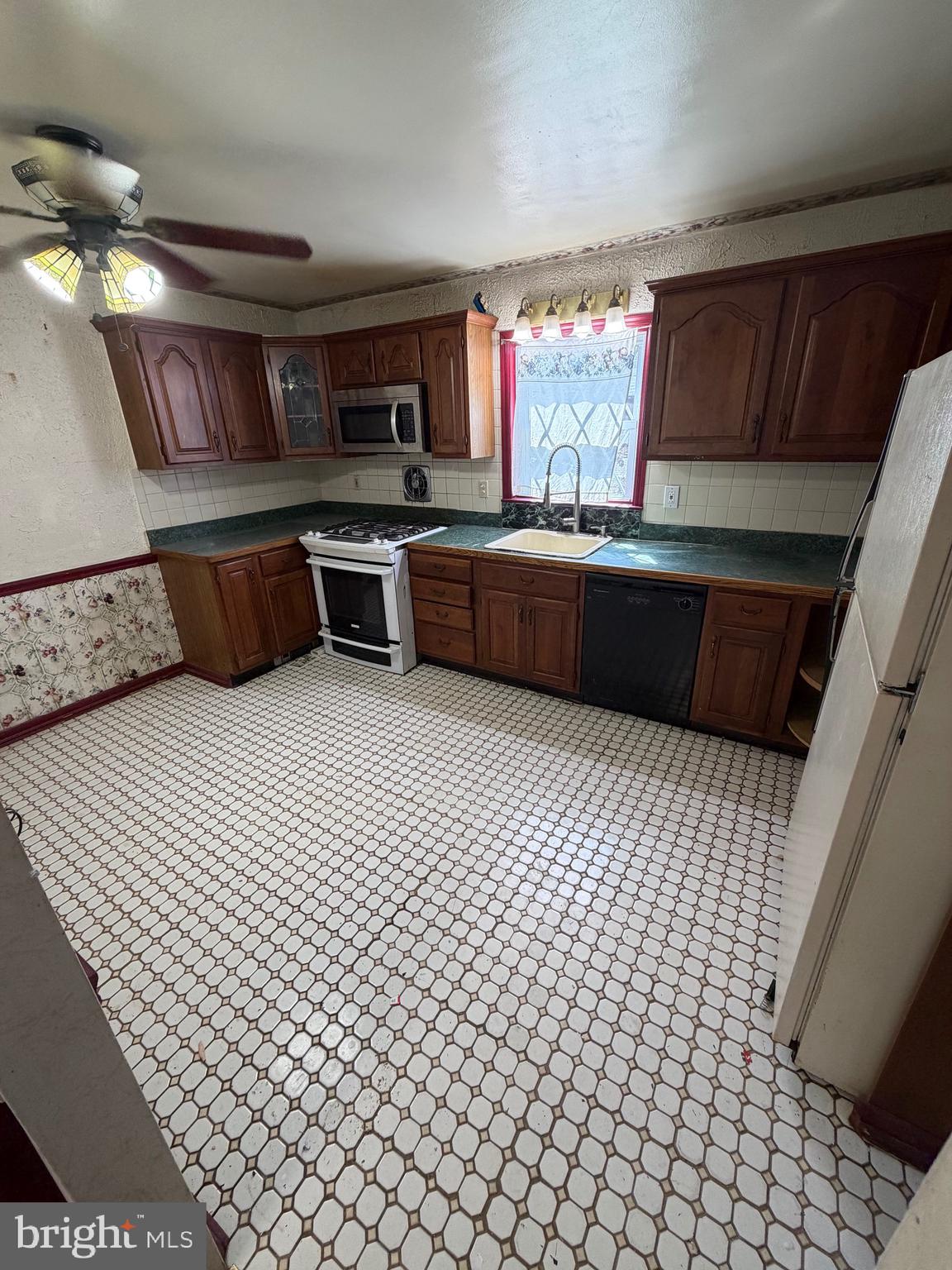 CLIFTON HEIGHTS - Residential