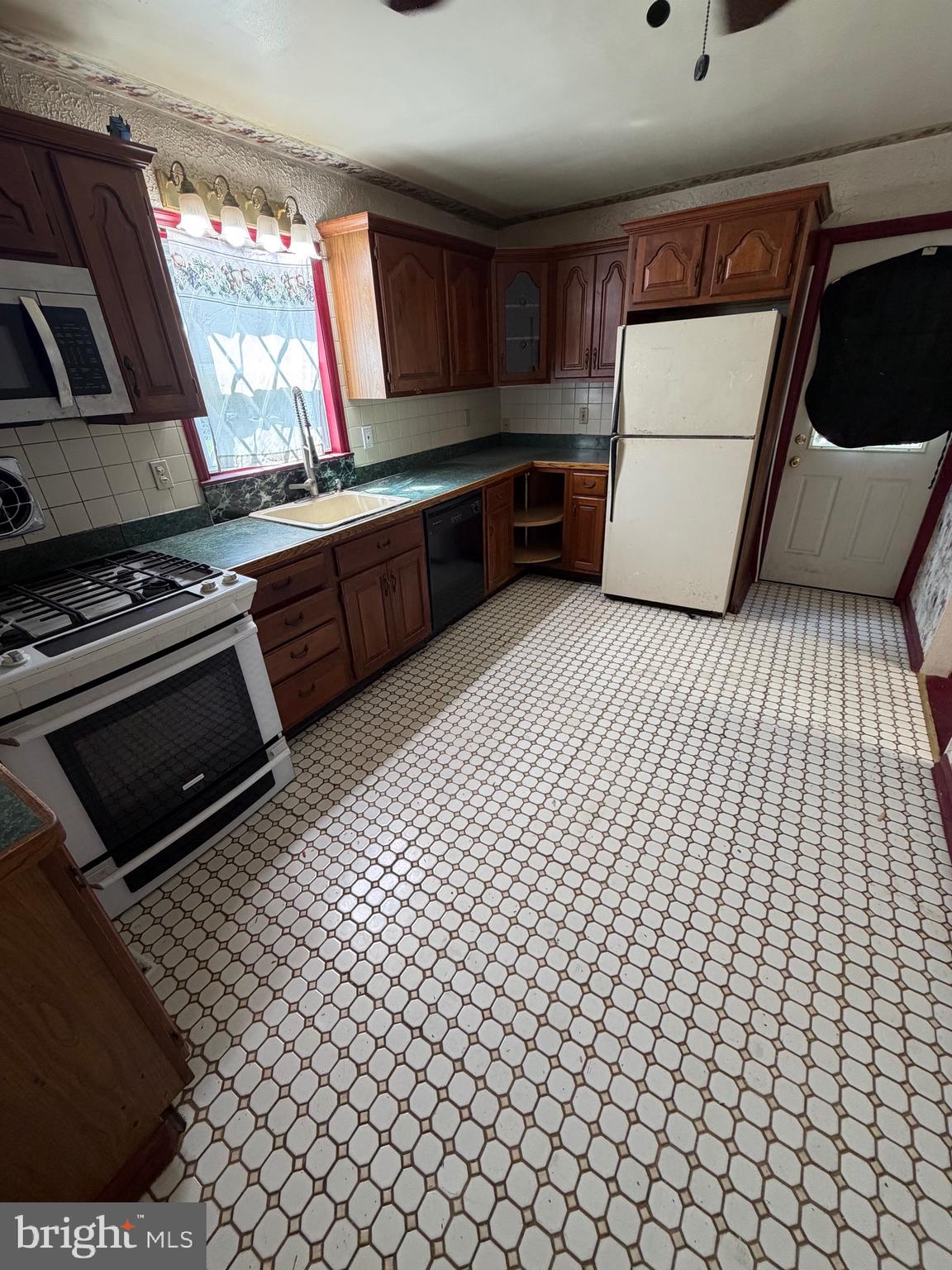 CLIFTON HEIGHTS - Residential